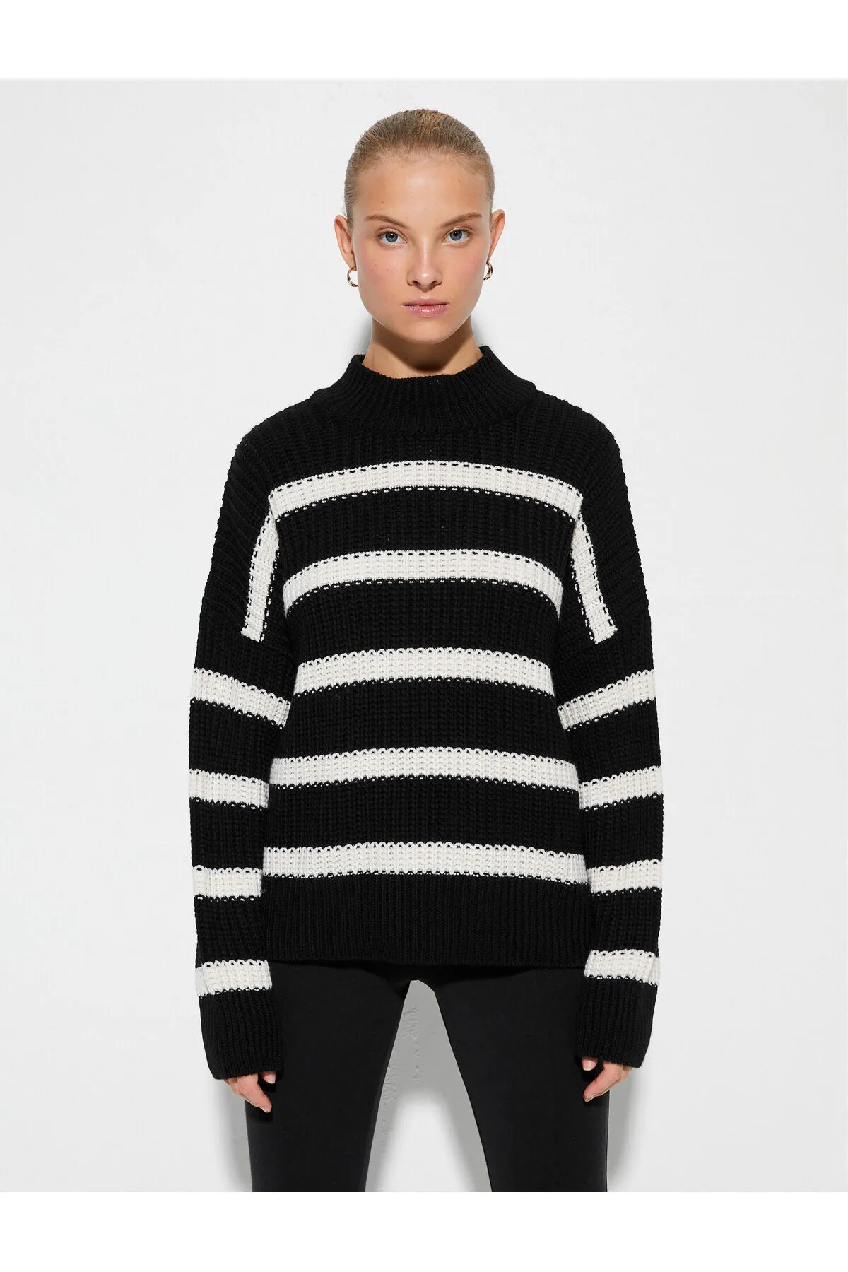 Koton  Gestrickter Pullover mit halbem Rollkragen und Kaschmirstruktur