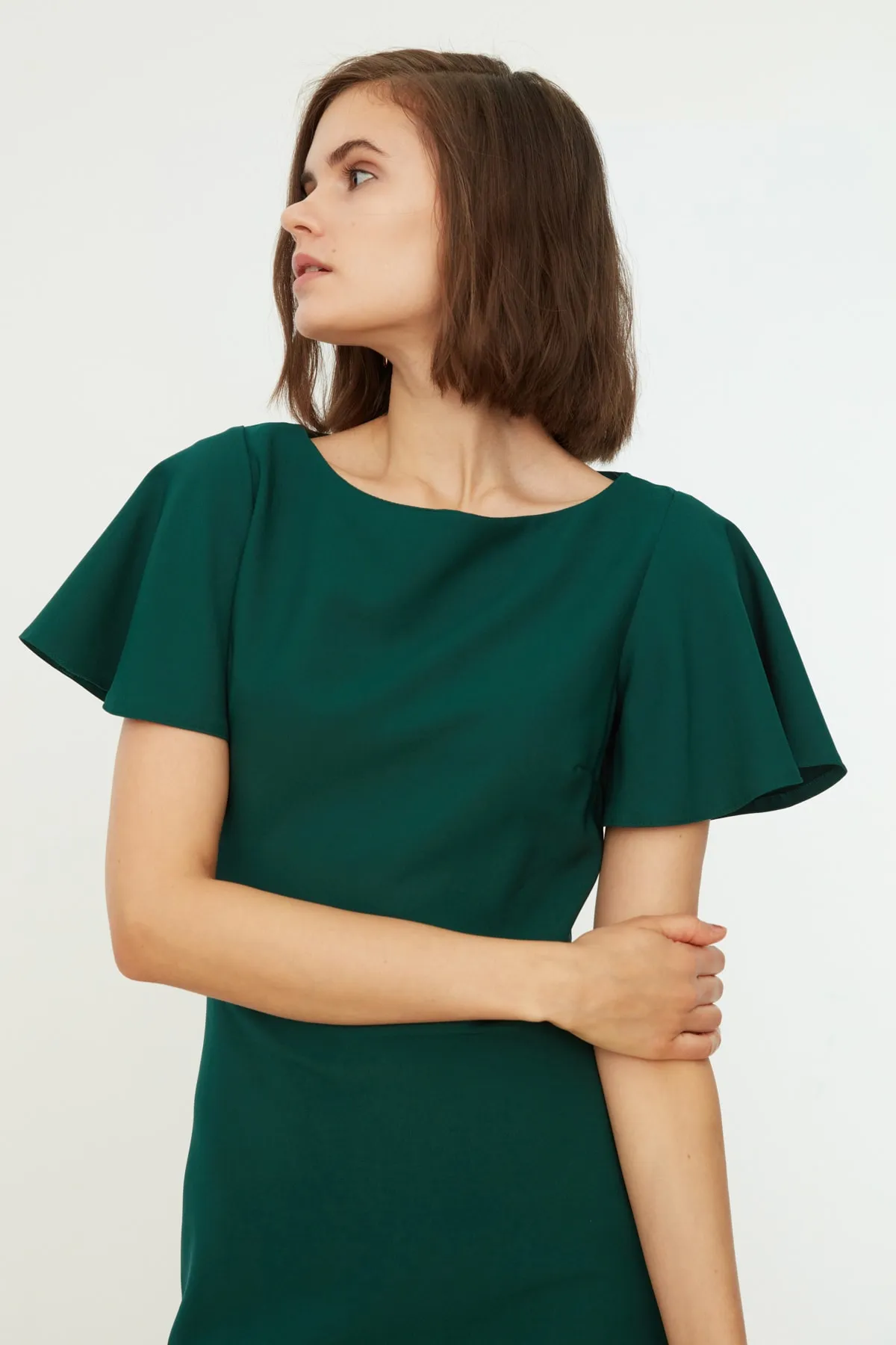 Trendyol Collection  Grünes, figurbetontes Volant-Midikleid aus Webstoff TWOSS20EL1342