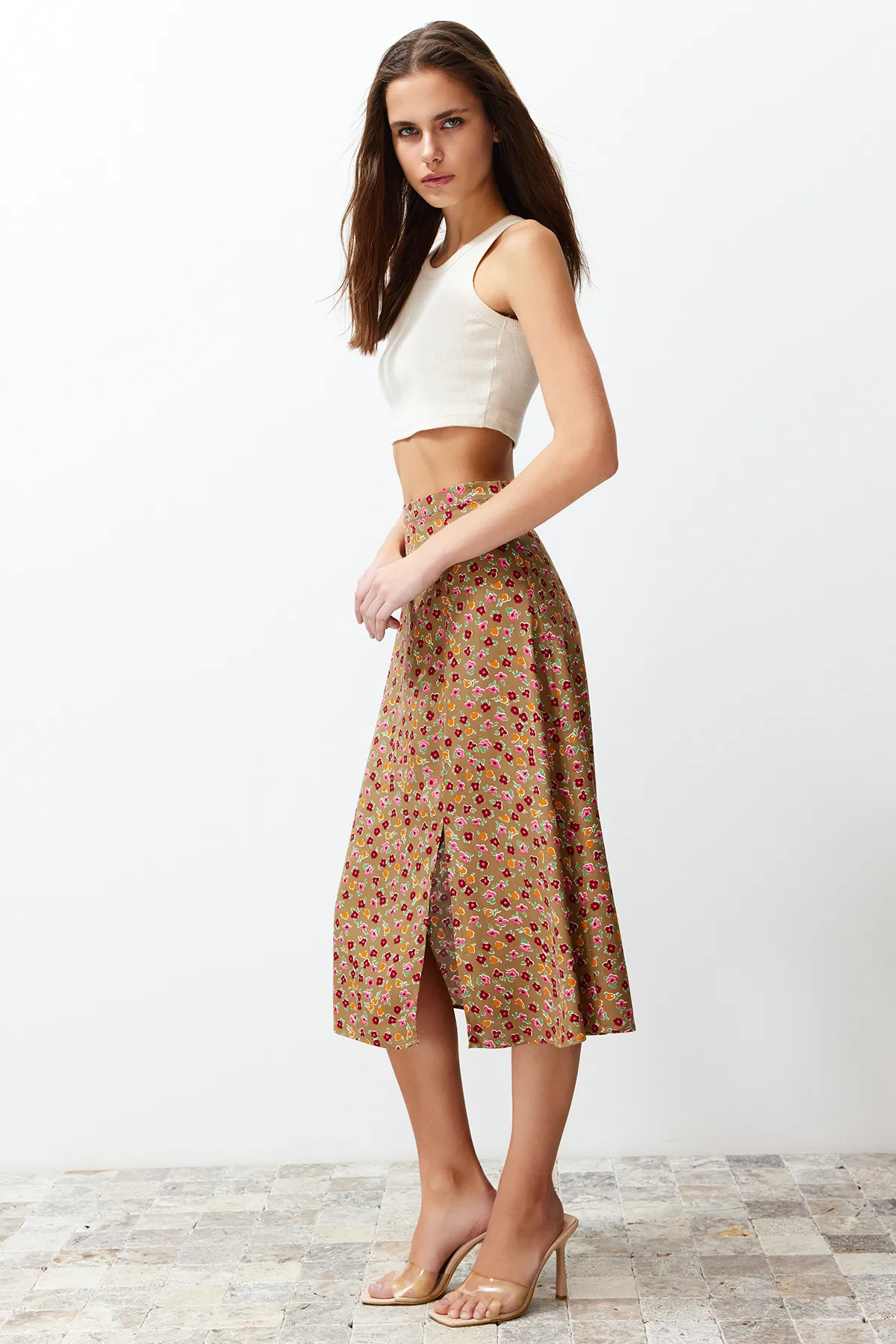 Trendyol Collection  Kamelfarbener gewebter Midirock aus Viskosestoff mit Schlitzdetail und Blumenmuster TWOSS20ET0230