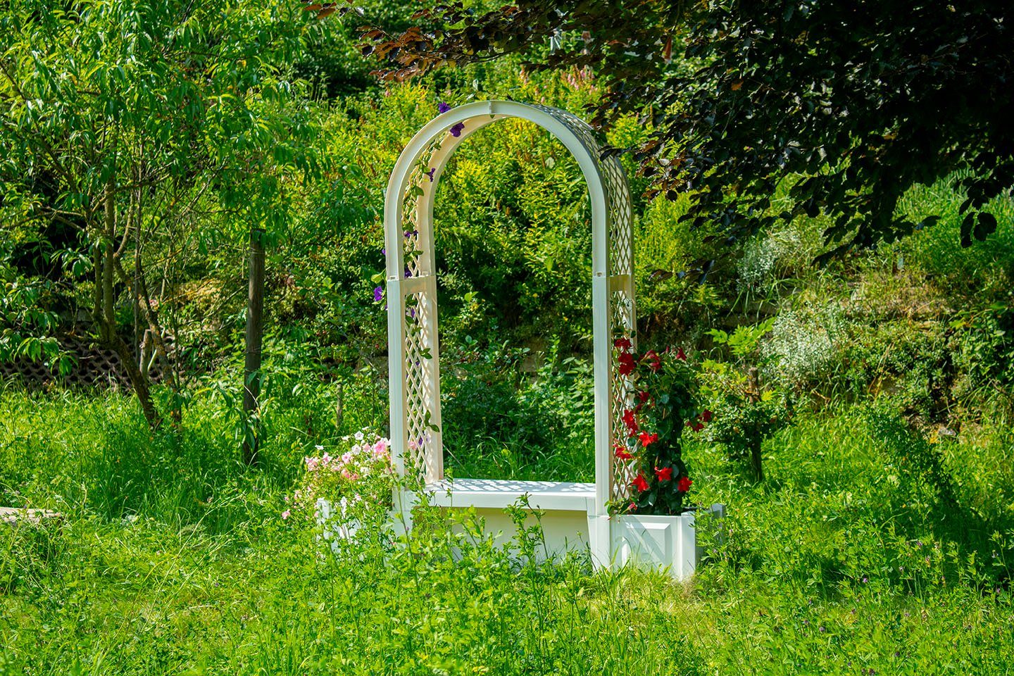 KHW Gartenbank Brüssel, mit Rosenbogen und zwei Pflanzkästen, weiß