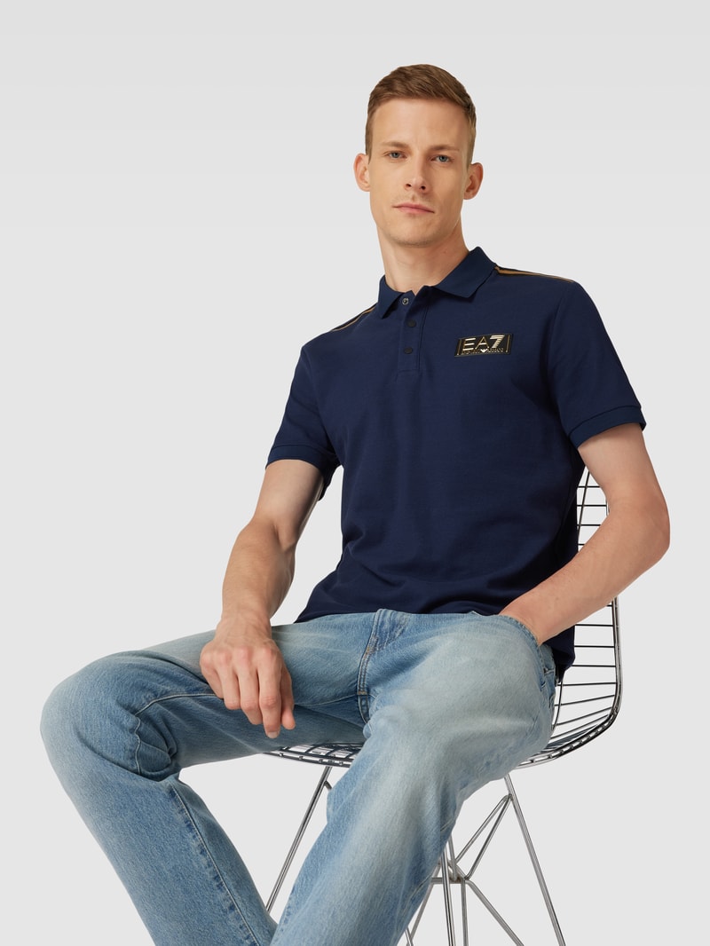 Poloshirt mit Label-Print in marineblau