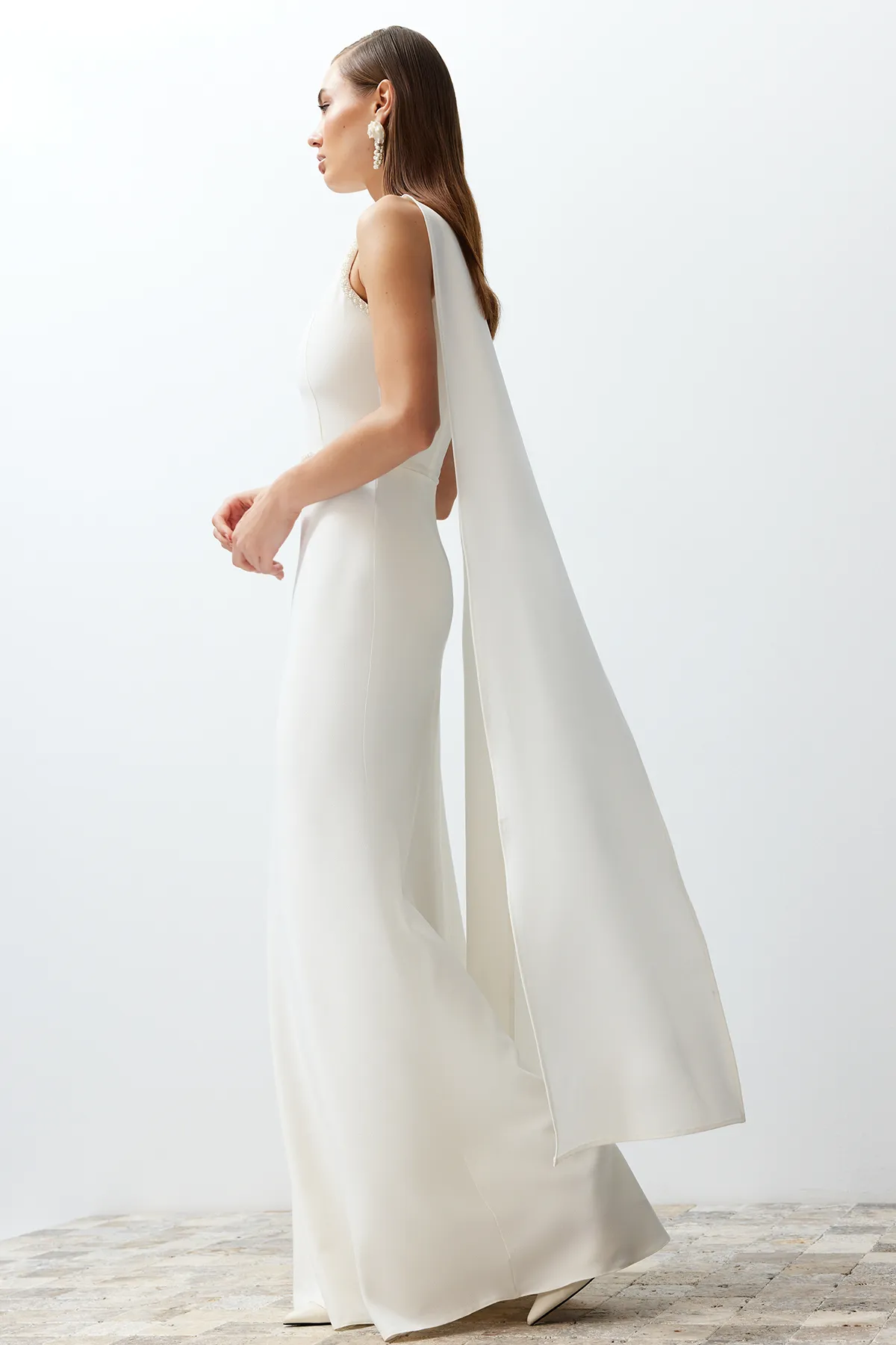 Trendyol Collection  Weißes Braut-Hochzeits-/Nikah-langes Abendkleid mit Perlendetails TPRSS24AE00043