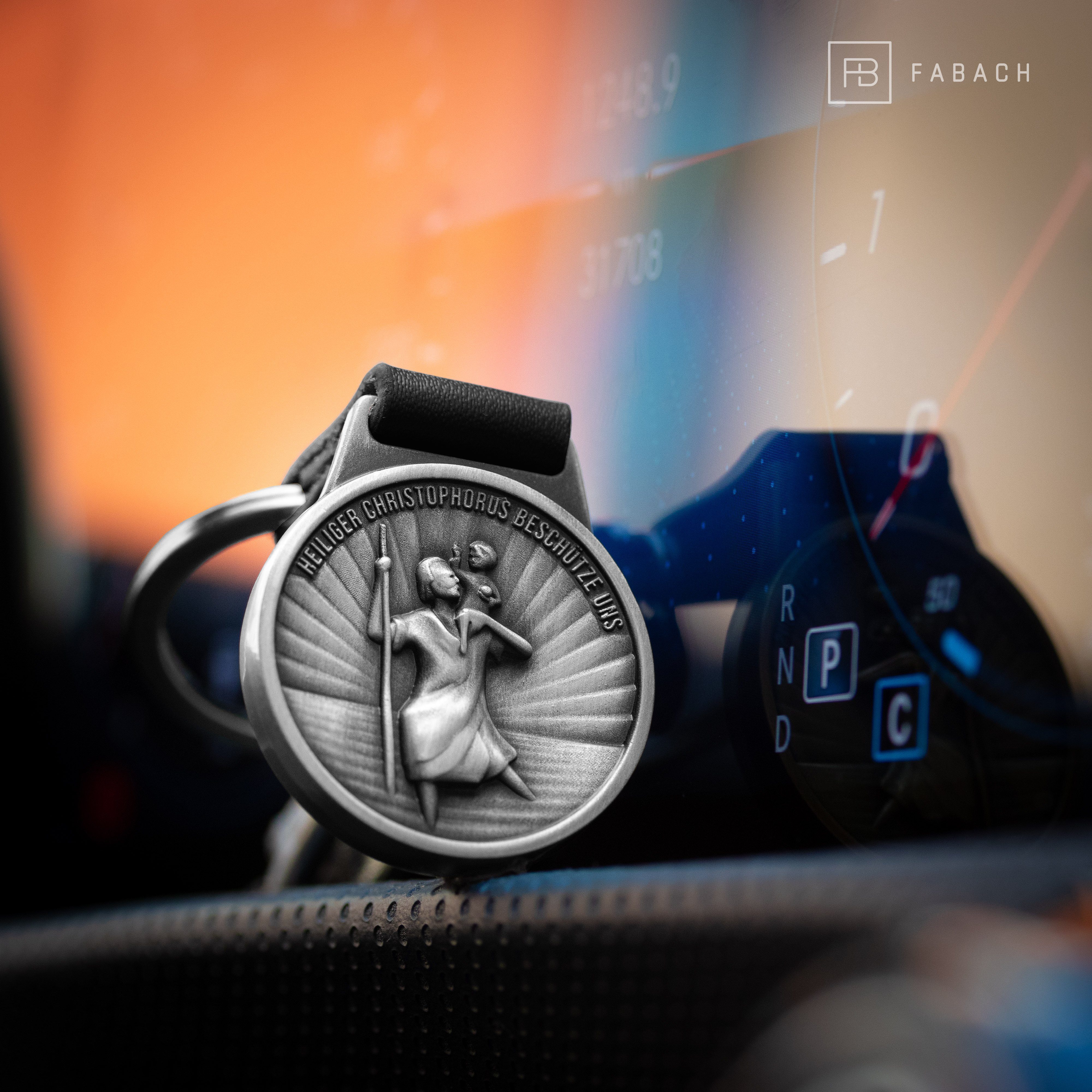 FABACH Schlüsselanhänger Christophorus am Lederband - Schutzpatron für Autofahrer und Reisende