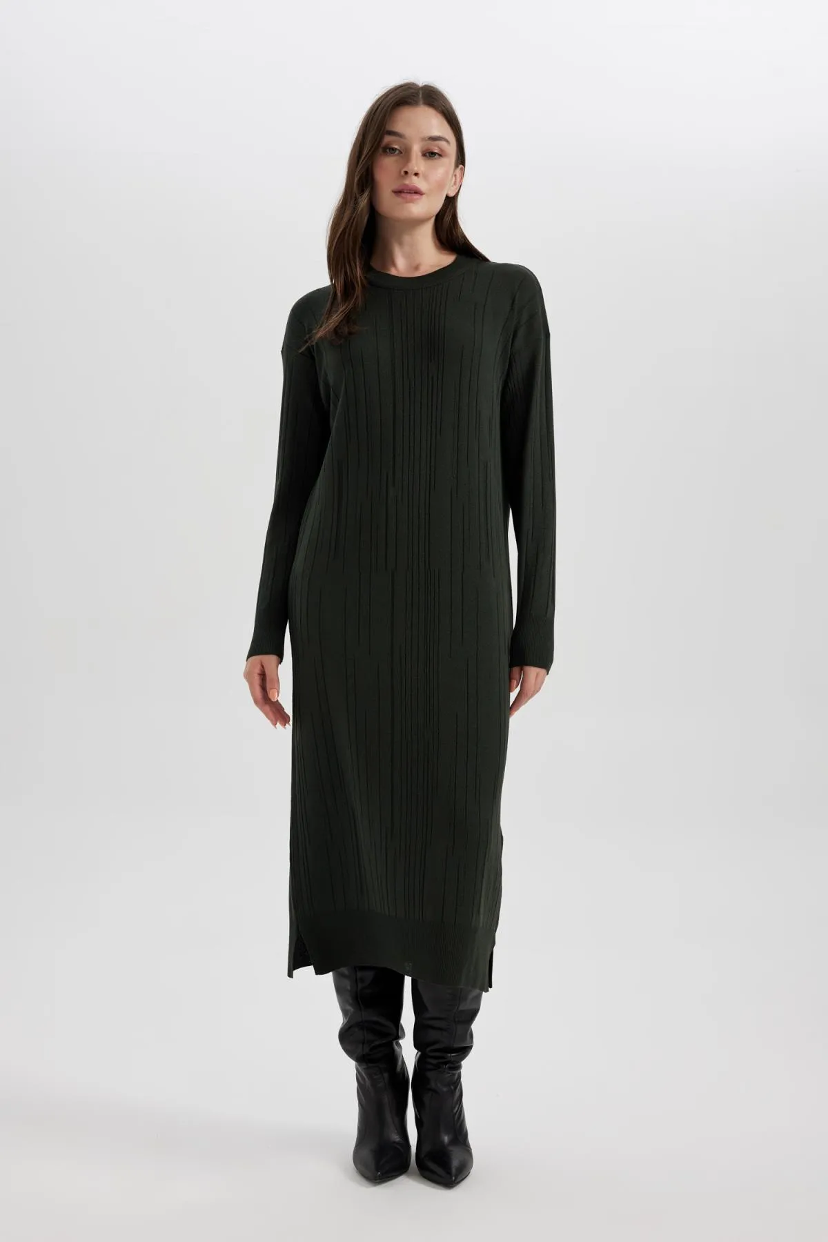 DeFacto  Langärmliges Midikleid aus Crêpe in normaler Passform A9806ax23wn