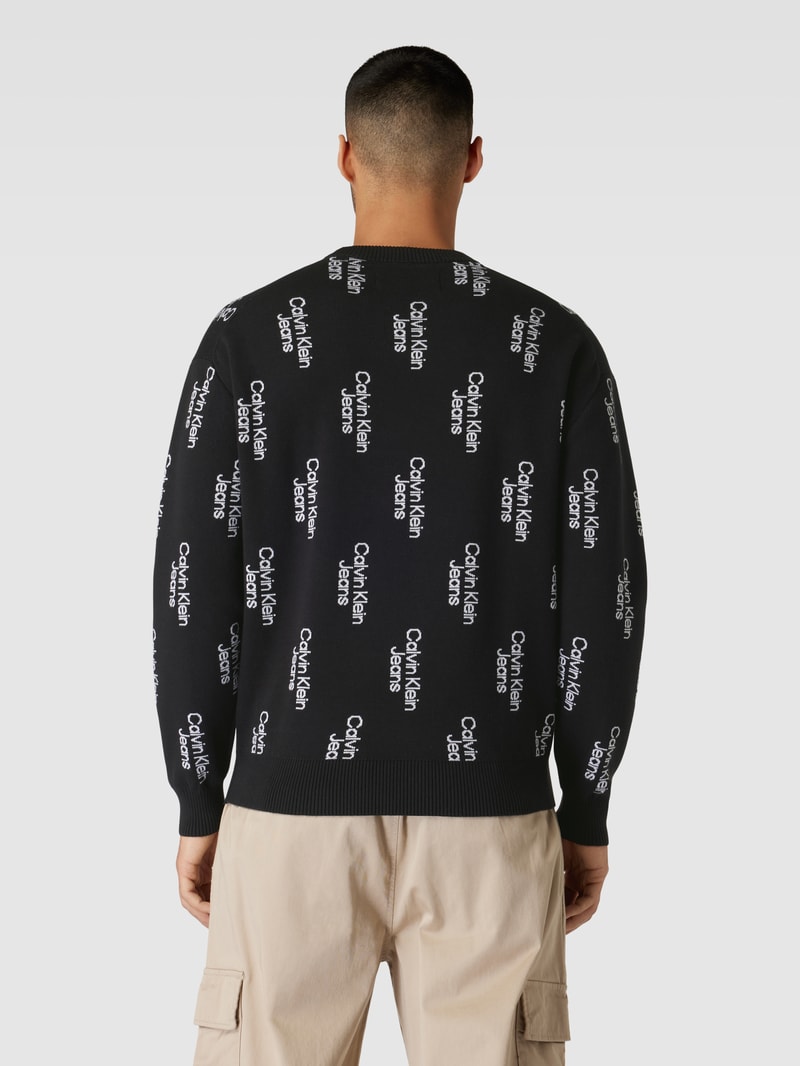 Strickpullover mit Allover-Label-Schriftzügen in black