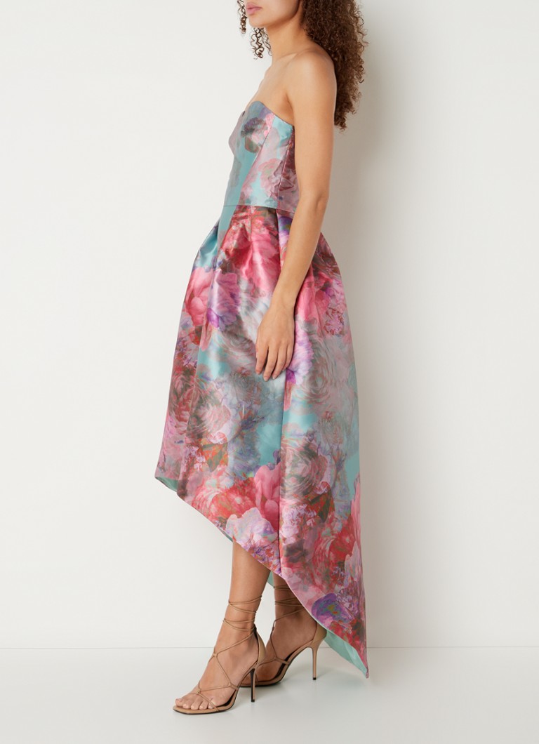 Rochie lungă Chi Chi London cu imprimeu floral și tiv asimetric.