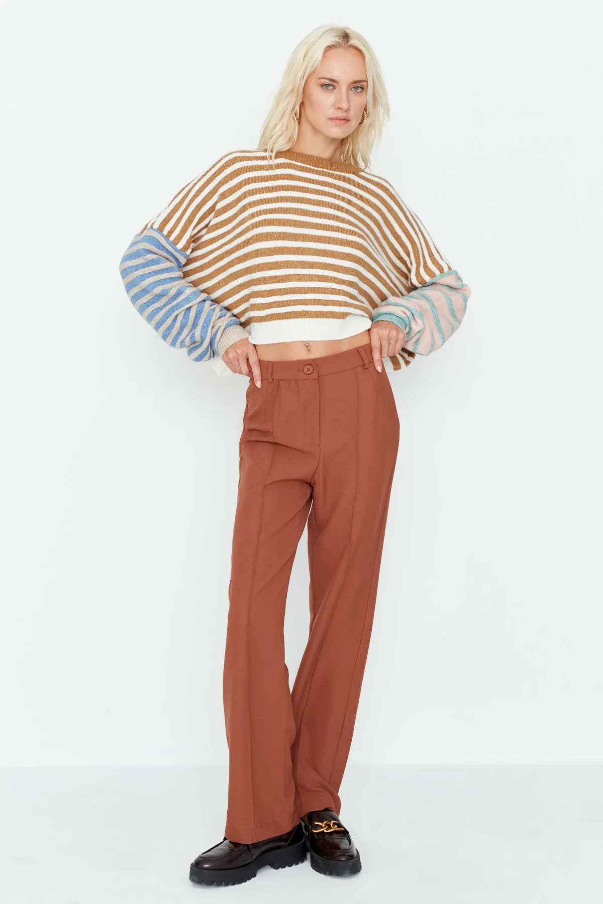 Trendyol Collection  Braune, gerade geschnittene, gerippte, genähte Webhose mit hoher Taille TWOSS21PL0093