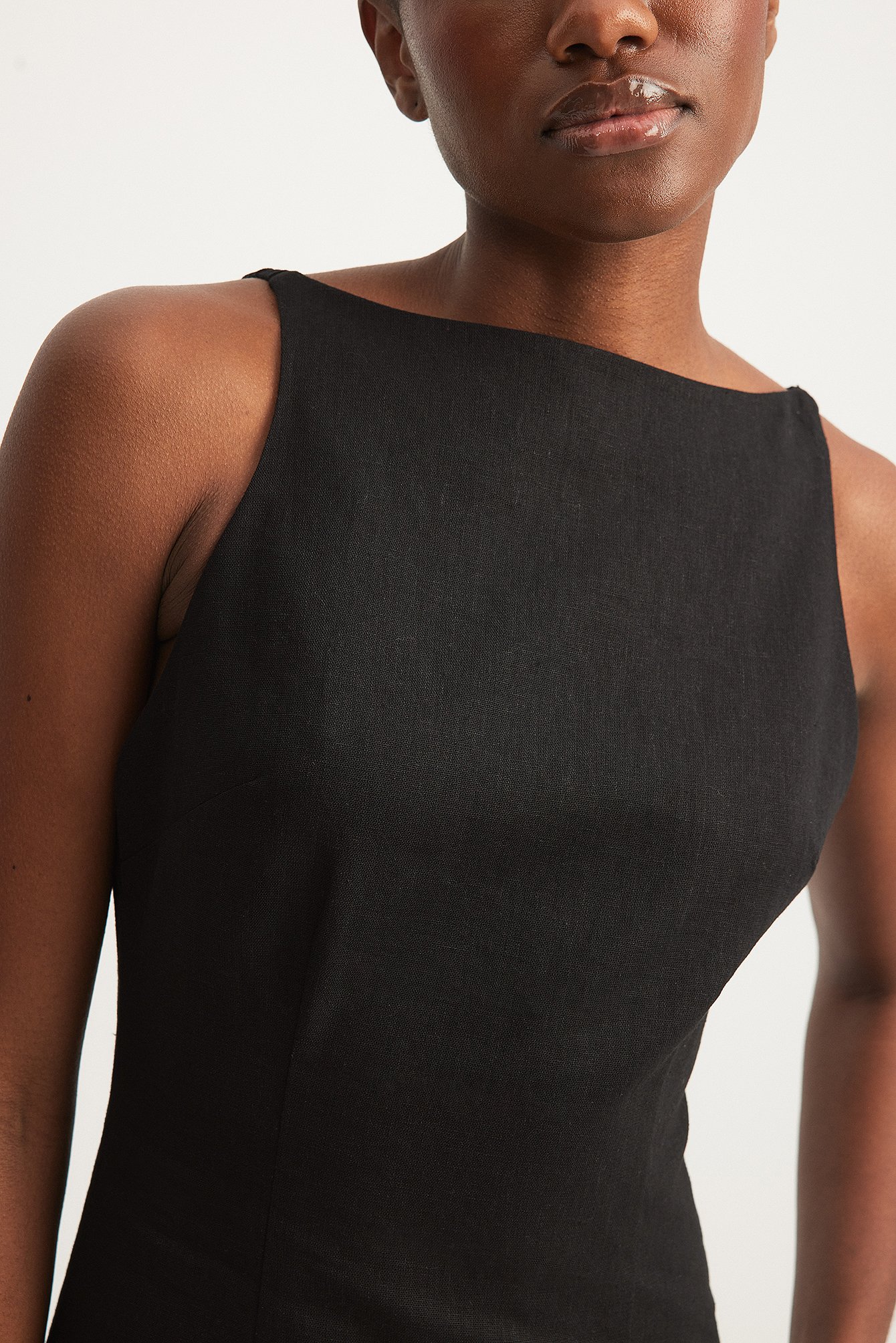 Maxikleid aus Leinen-Mix mit offenem Rücken