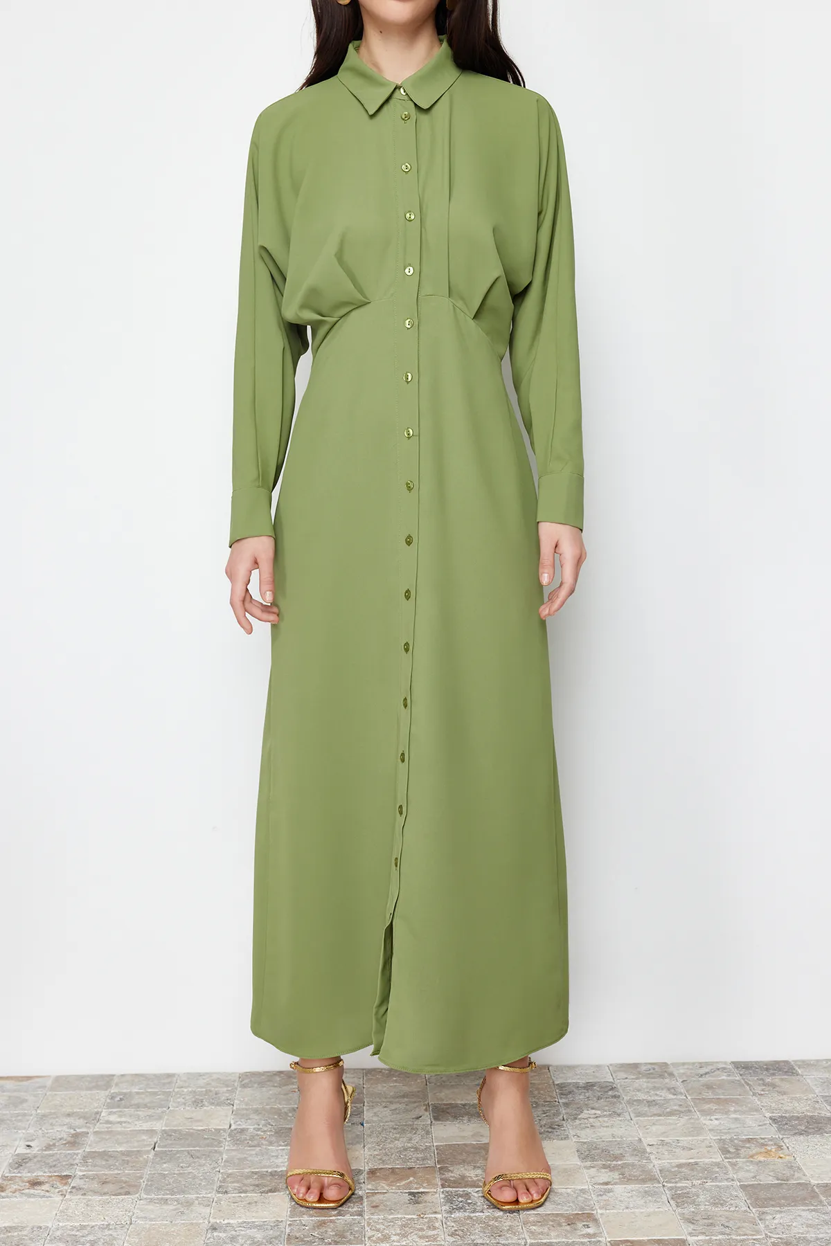 Trendyol Modest  Khakifarbenes, detailliertes, gewebtes Hemdkleid TCTSS24EB00011