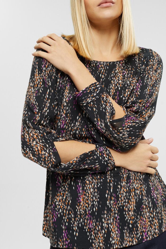 Bluse mit Muster und Cut-out am Ärmel