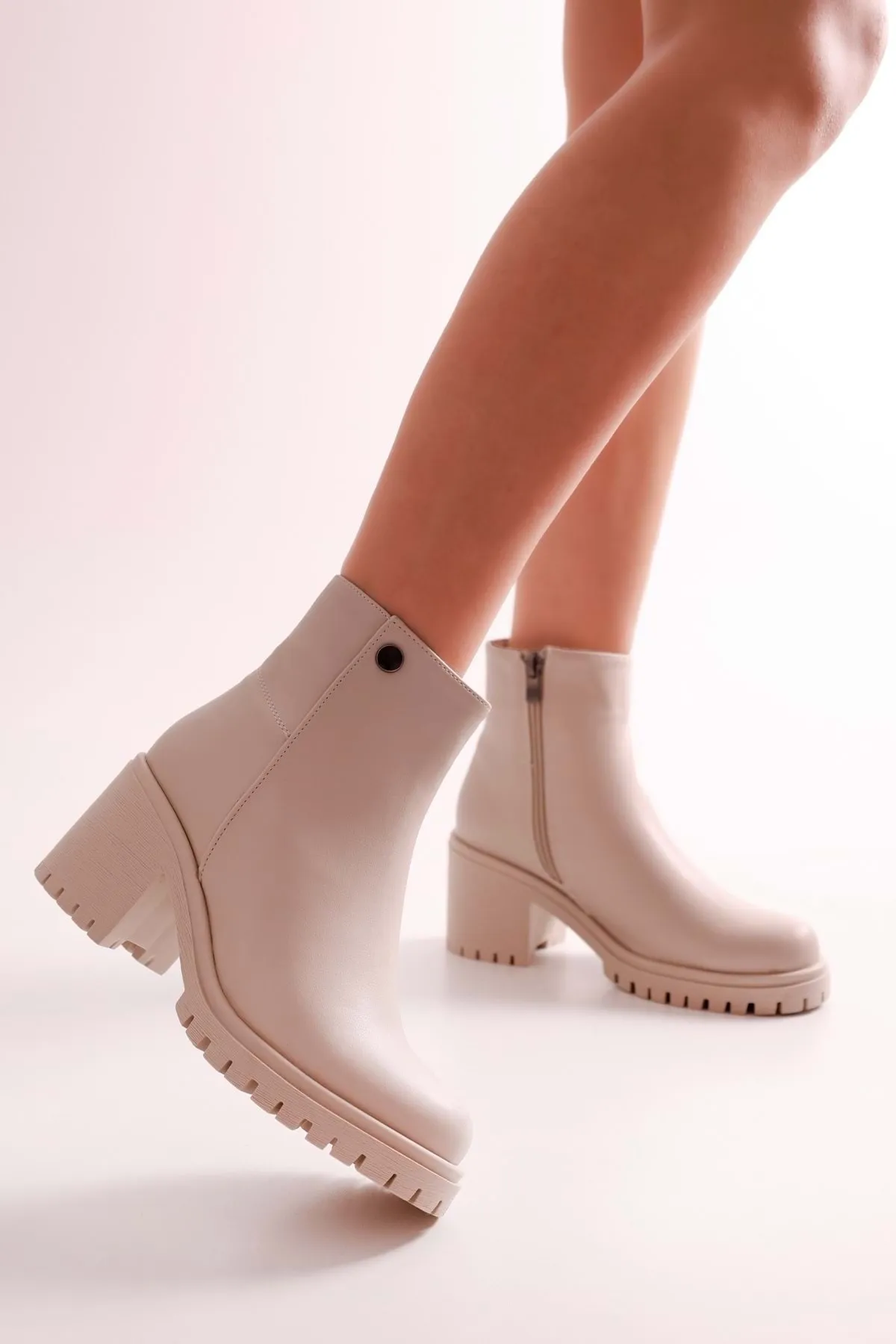 Shoeberry  Damen Aycen Beige Skin Stiefel Beige Skin