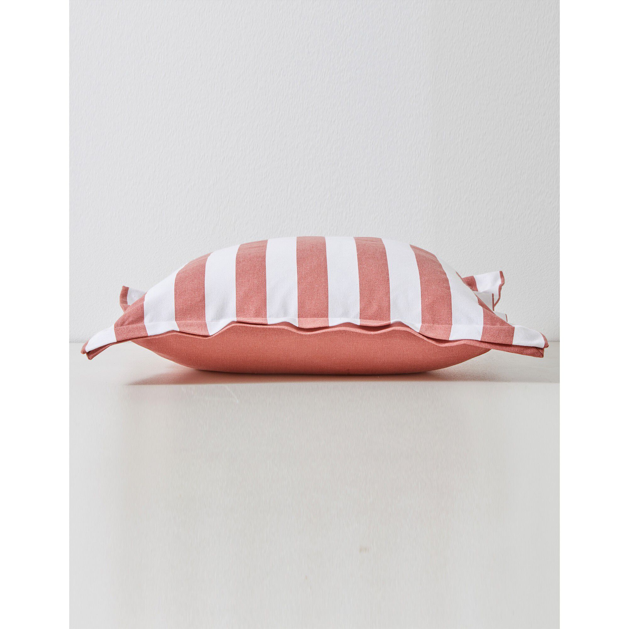 Housse de coussin rayée, collection Ninole