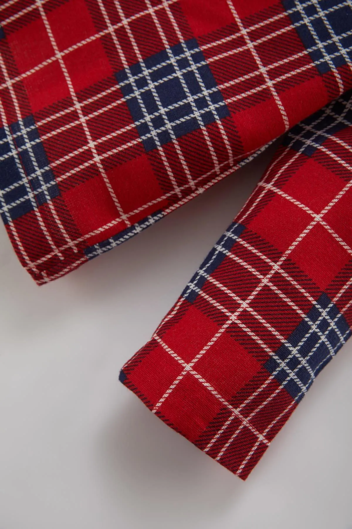 DeFacto  Baby-Jungen-Pyjama-Set aus kariertem Flanell mit Neujahrsmotiv und langen Ärmeln