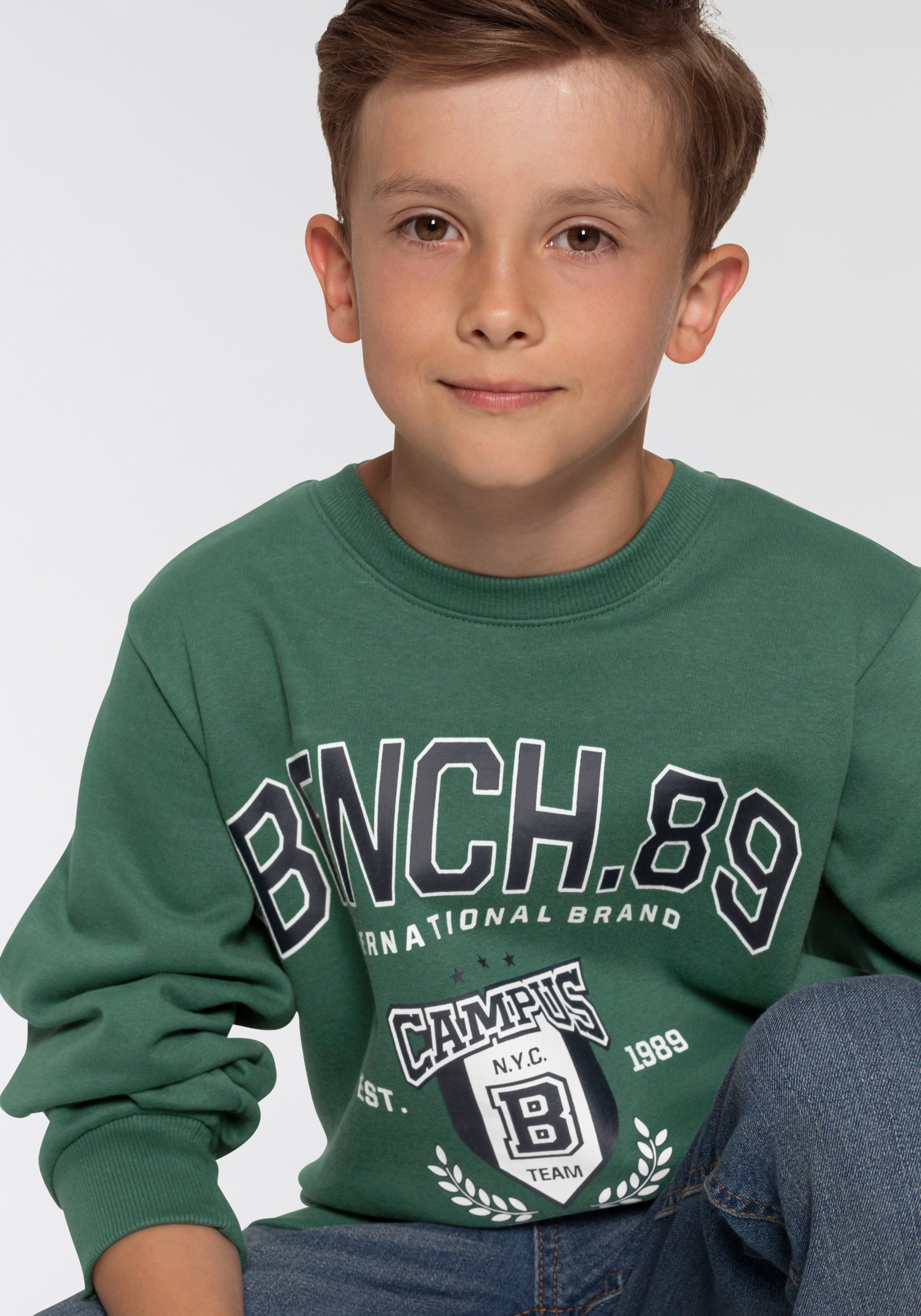 Bench. Sweatshirt mit Campus Druck