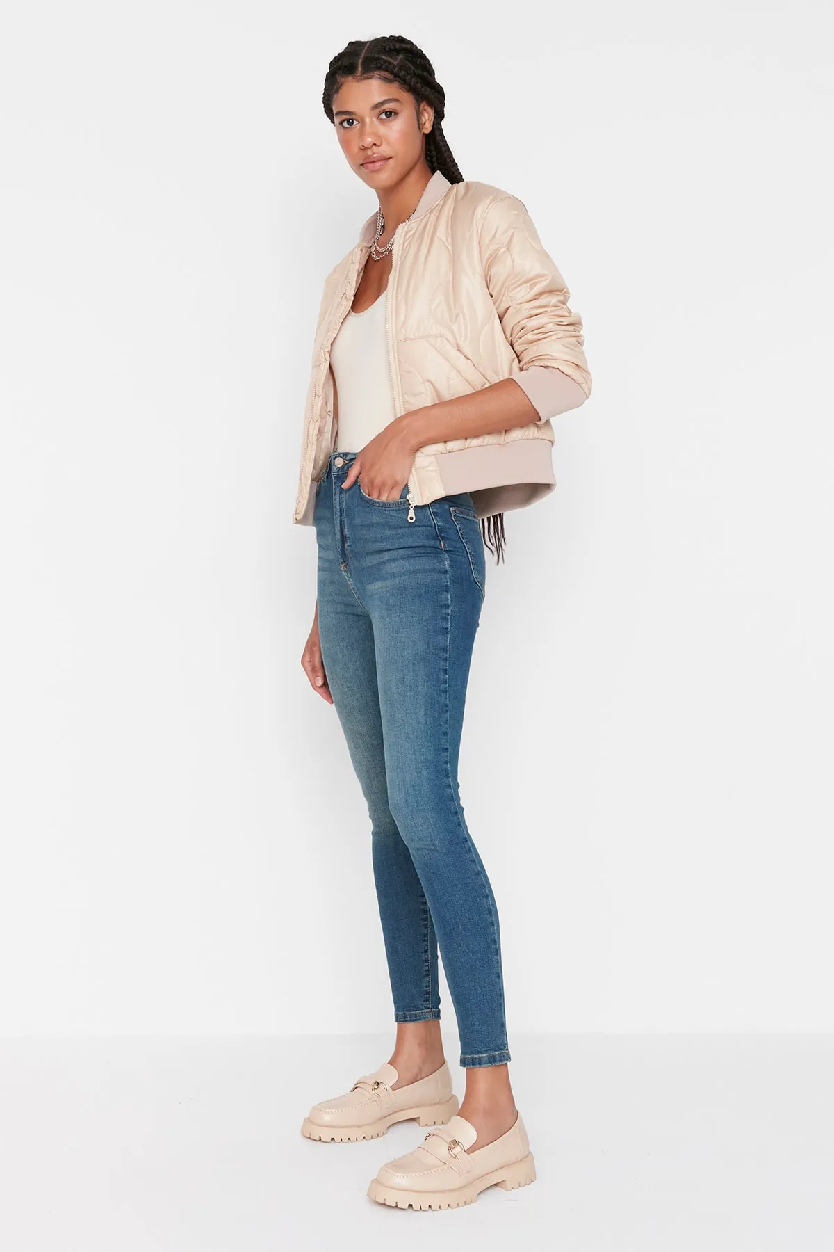 Trendyol Collection  Dunkelblaue Skinny-Jeans mit superhoher Taille TWOSS22JE0560