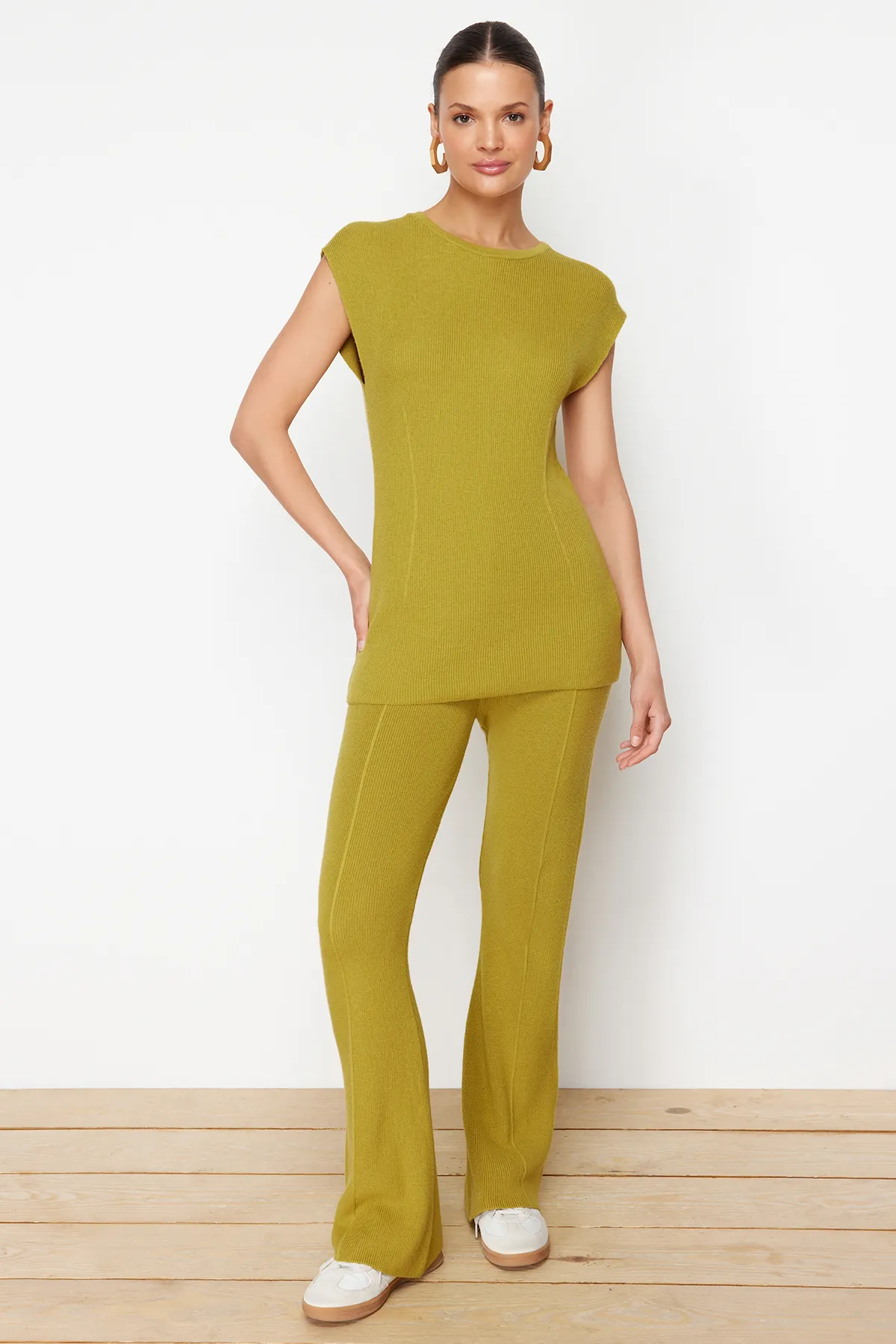 Trendyol Collection  Grünes, dünnes Baumwoll-Bluse-Hose-Strickoberteil- und -unterteil-Set TWOSS24AU00115
