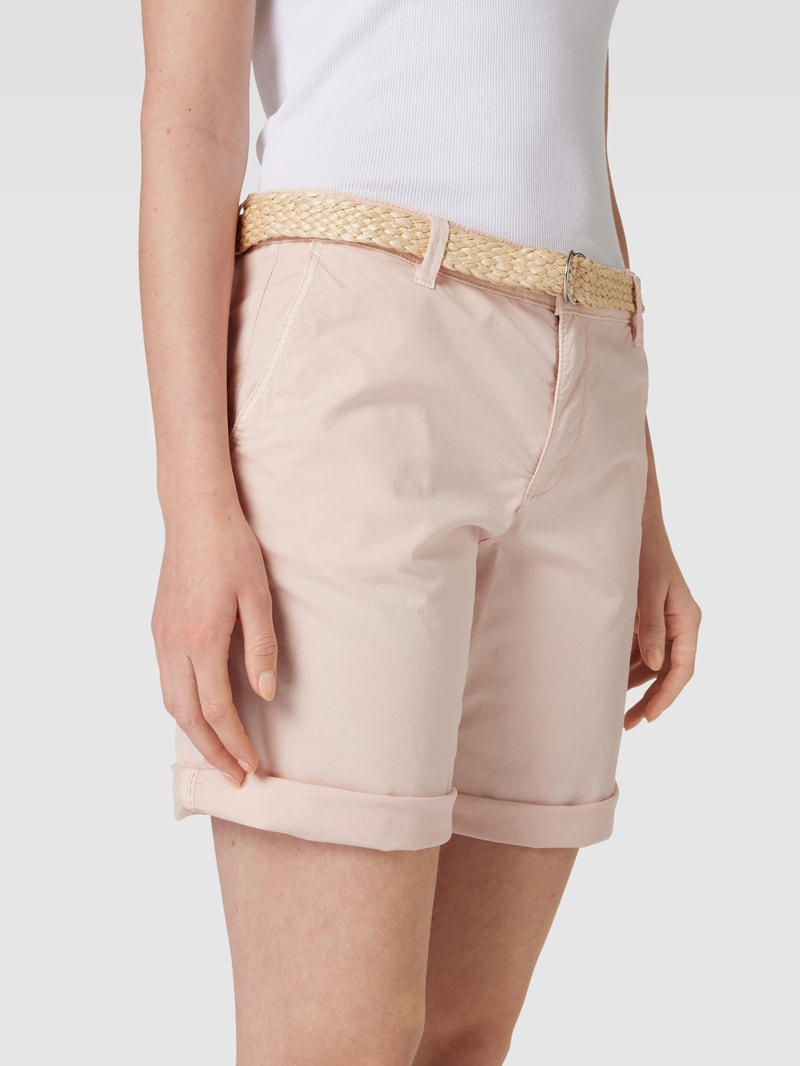 Shorts mit Gürtel in rosa