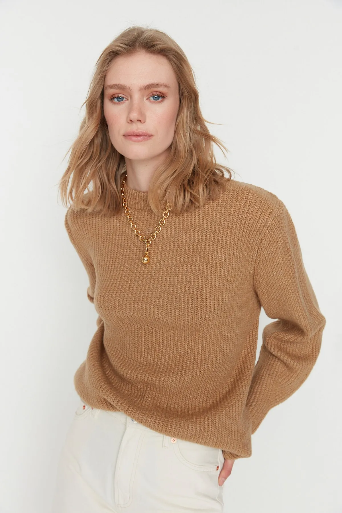Trendyol Collection  Camelfarbener, weicher Strickpullover mit weiter Passform und einfacher Struktur TWOAW20FV0142