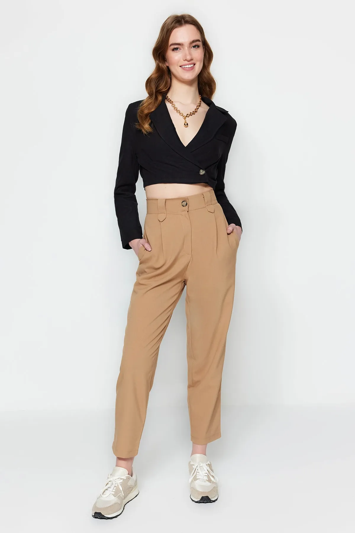 Trendyol Collection  Nerzfarbene Karotte-Polyviscon-Webhose mit hoher Taille TWOSS22PL0280