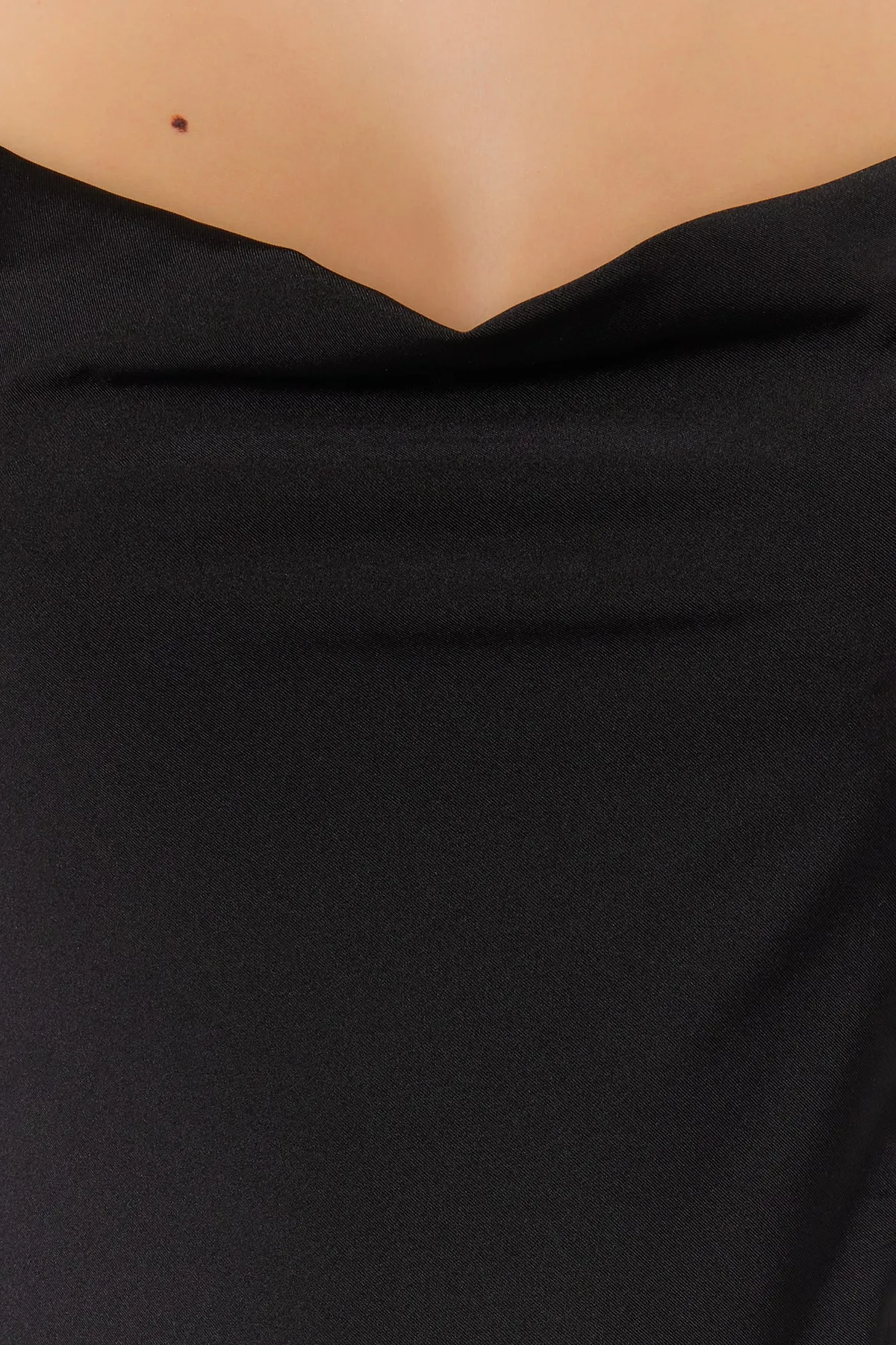 Trendyol Collection  Schwarzes, figurbetontes, langes Abendkleid aus Strick TPRSS23AE00060
