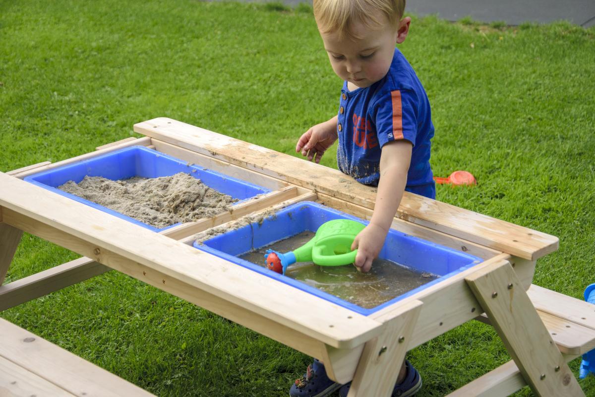 dobar Kinder Picknick-Tisch inkl. Matschkiste