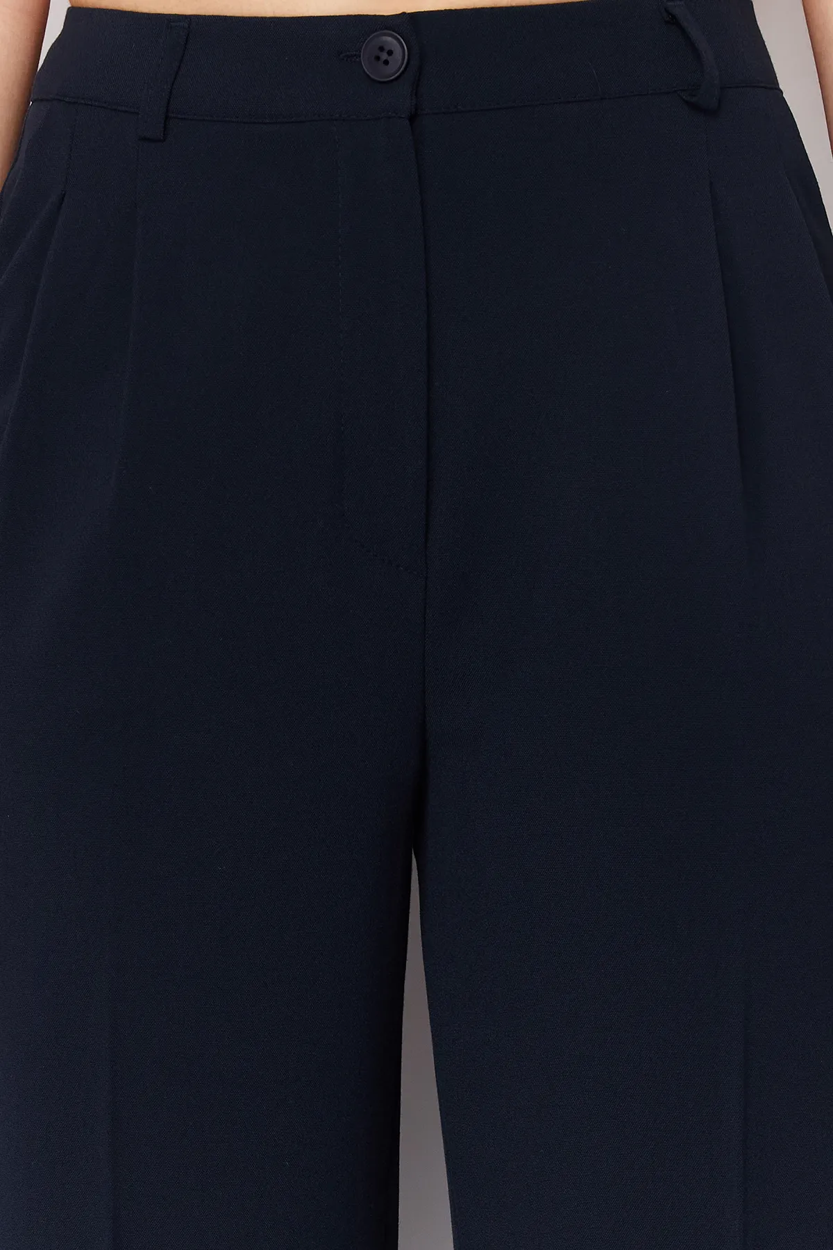 Trendyol Collection  Marineblaue Polyviscon-Webhose mit weitem Bein TWOSS24PL00080