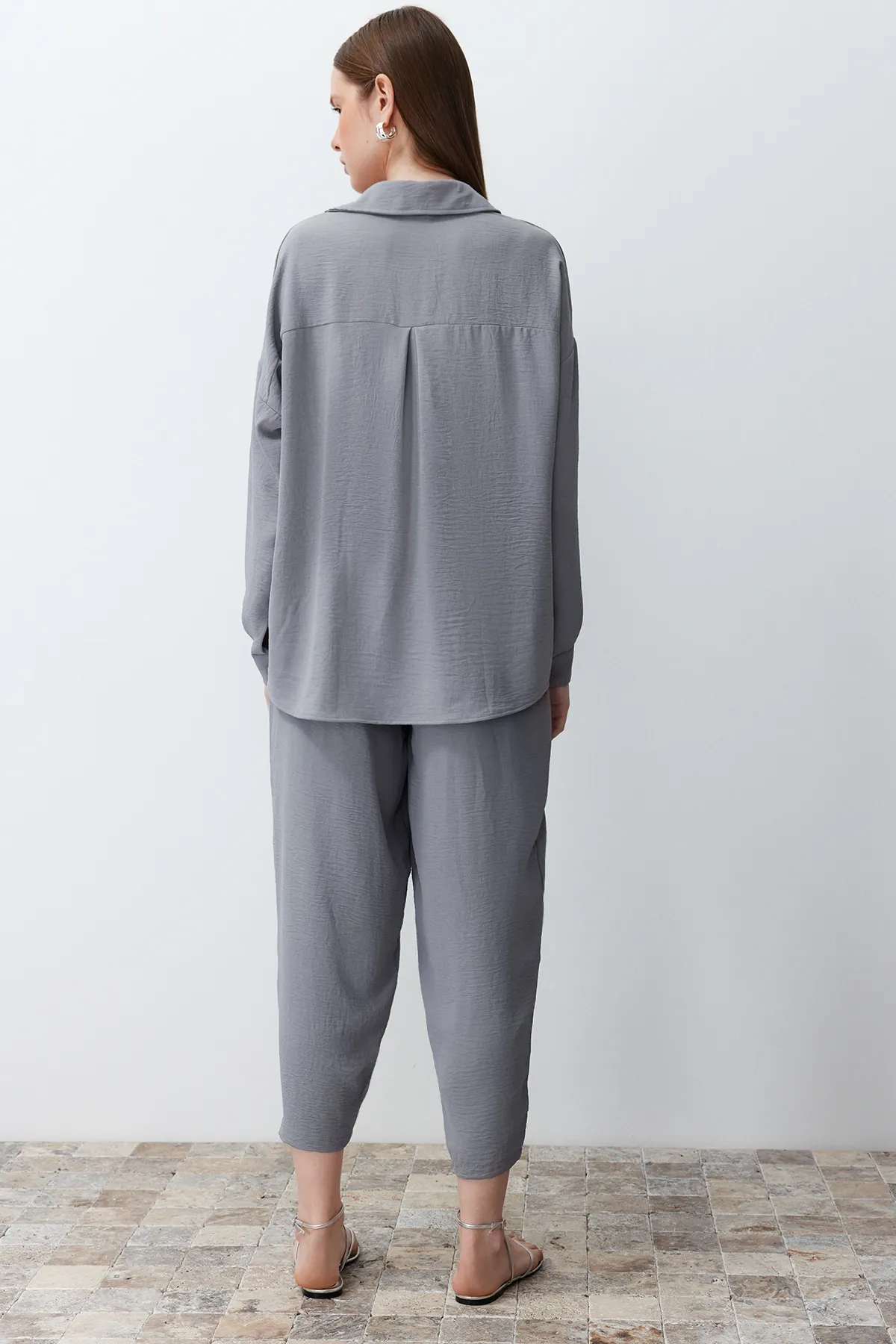 Trendyol Collection  Graues Hemd und Hose Aerobin Woven Bottom&Top Bottom-Top Set TWOSS24AU00038
