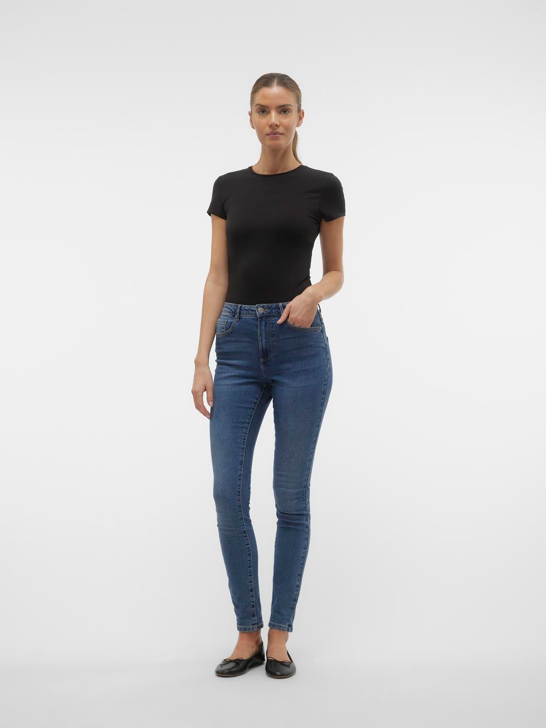AWINES Top