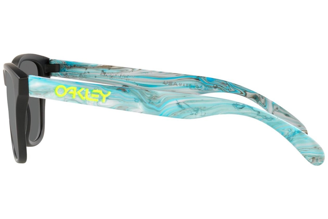 Oakley Frogskins XS Matte Black / Prizm Grey