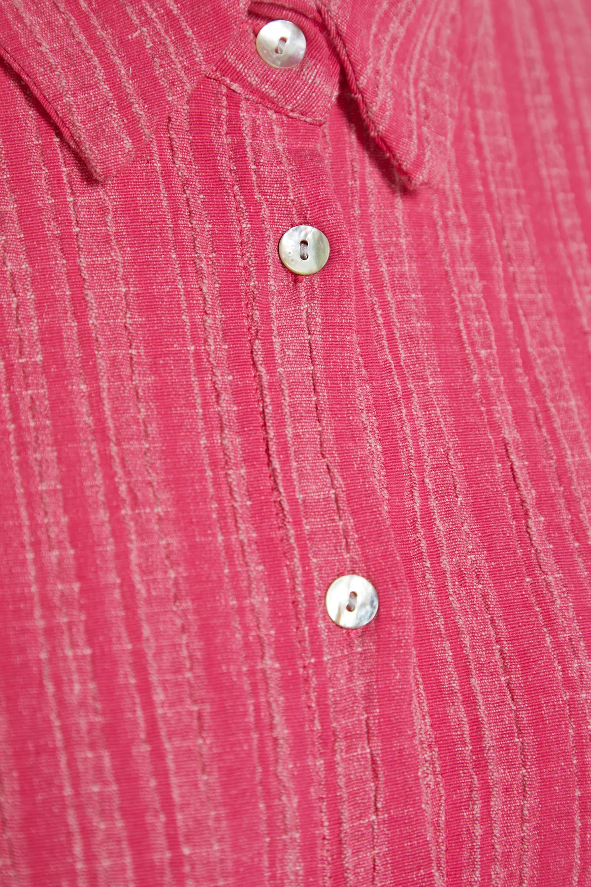 Trendyol Collection  Fuchsia gewebtes Hemd-Shorts-Set aus Leinenmischung TBESS23AU00054