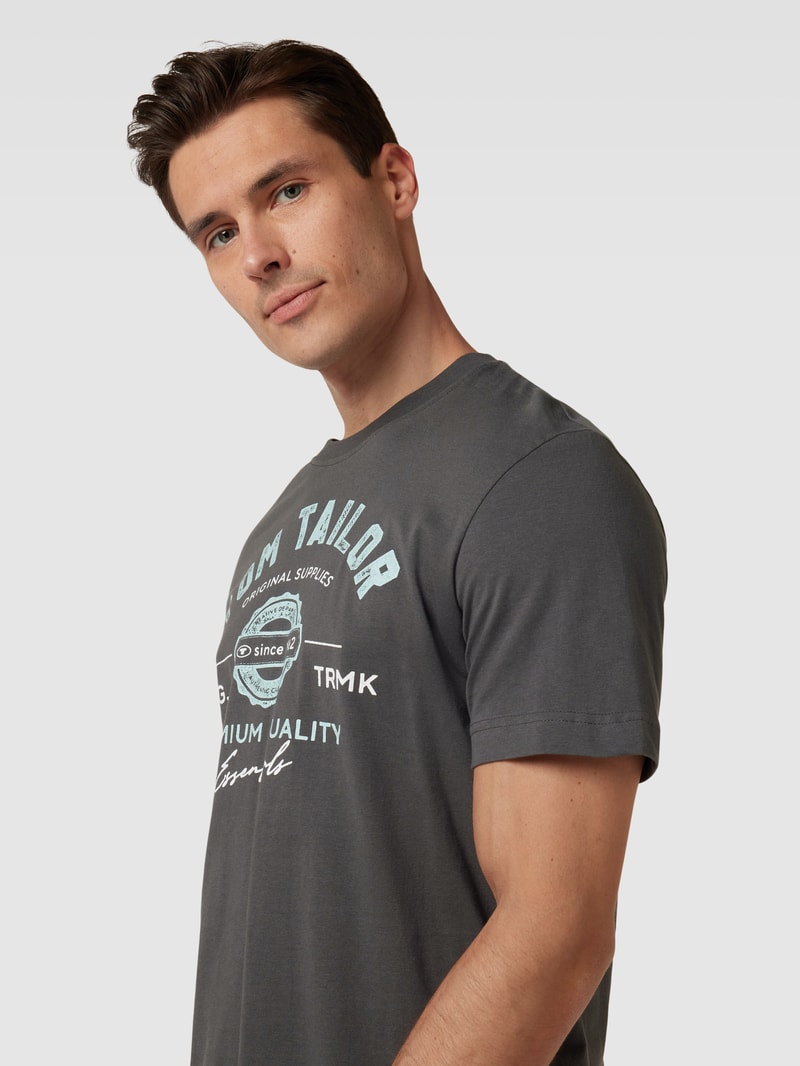 T-Shirt mit Label-Print in mittelgrau