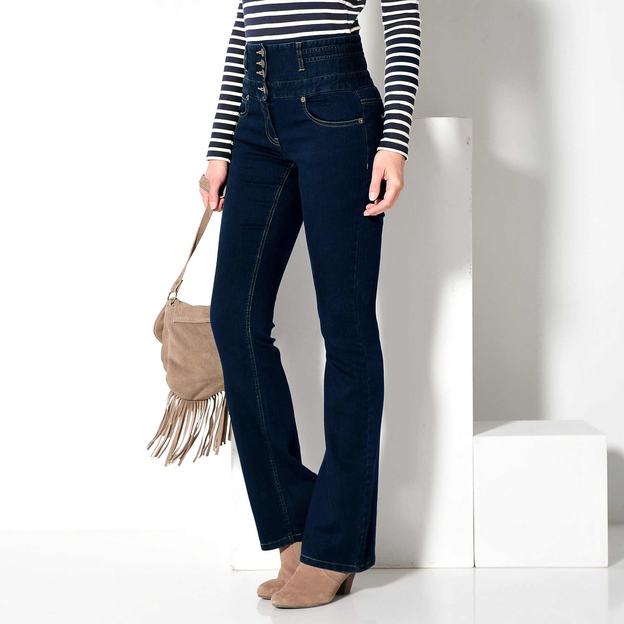 Jean taille haute coupe bootcut entrej. 78 cm