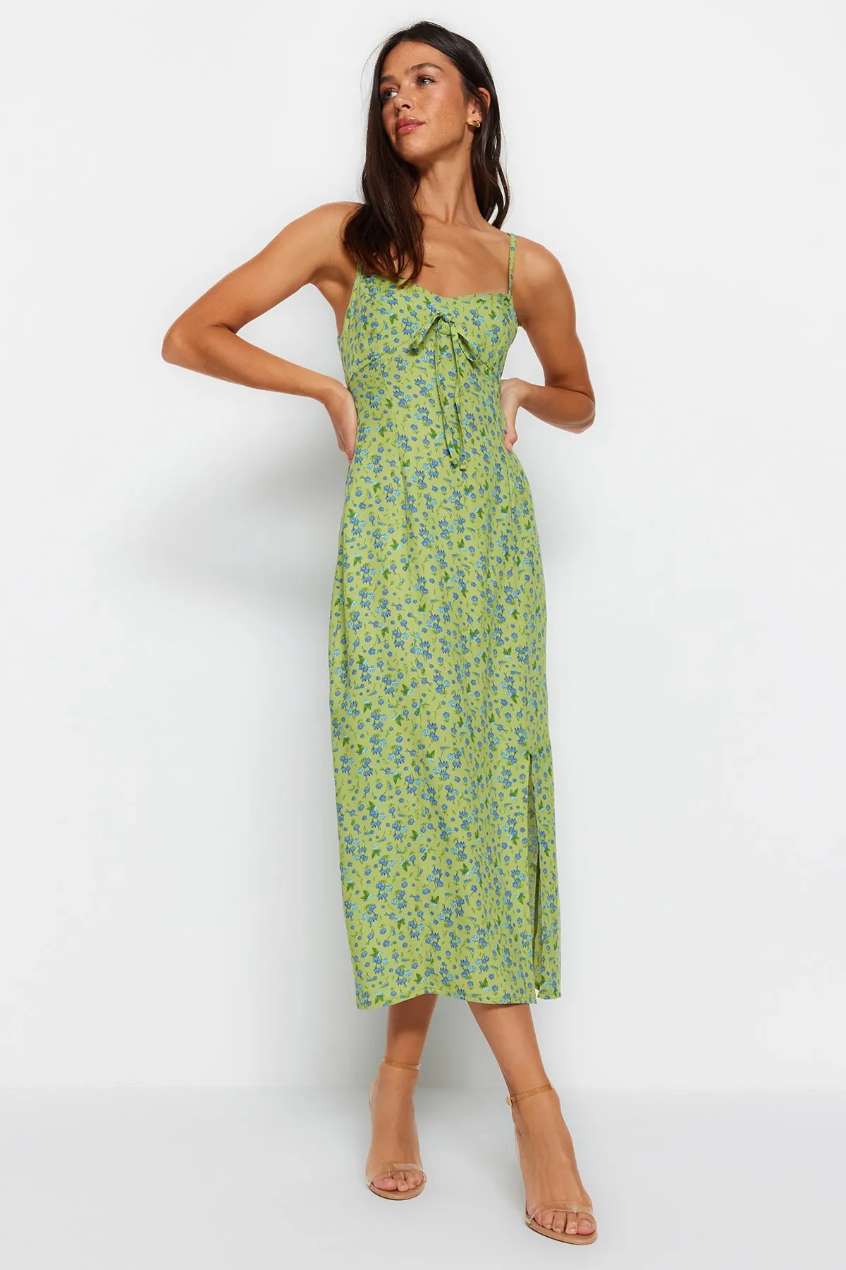 Trendyol Collection  Grün gemustertes Maxi-Webkleid mit Schlitzdetail und geradem Schnitt TWOSS23EL02085
