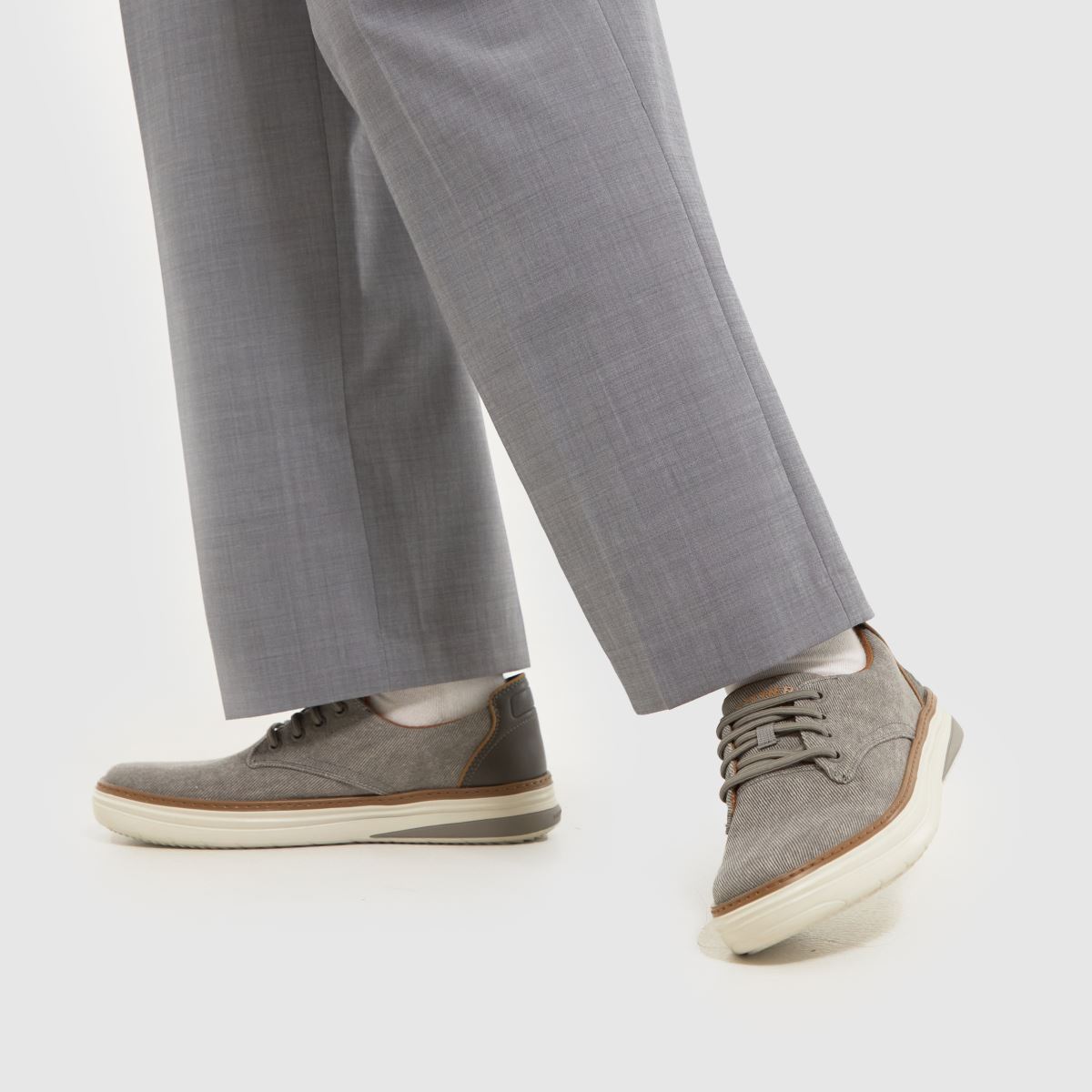 SKECHERS Hyland Ratner Sneakers i Taupe