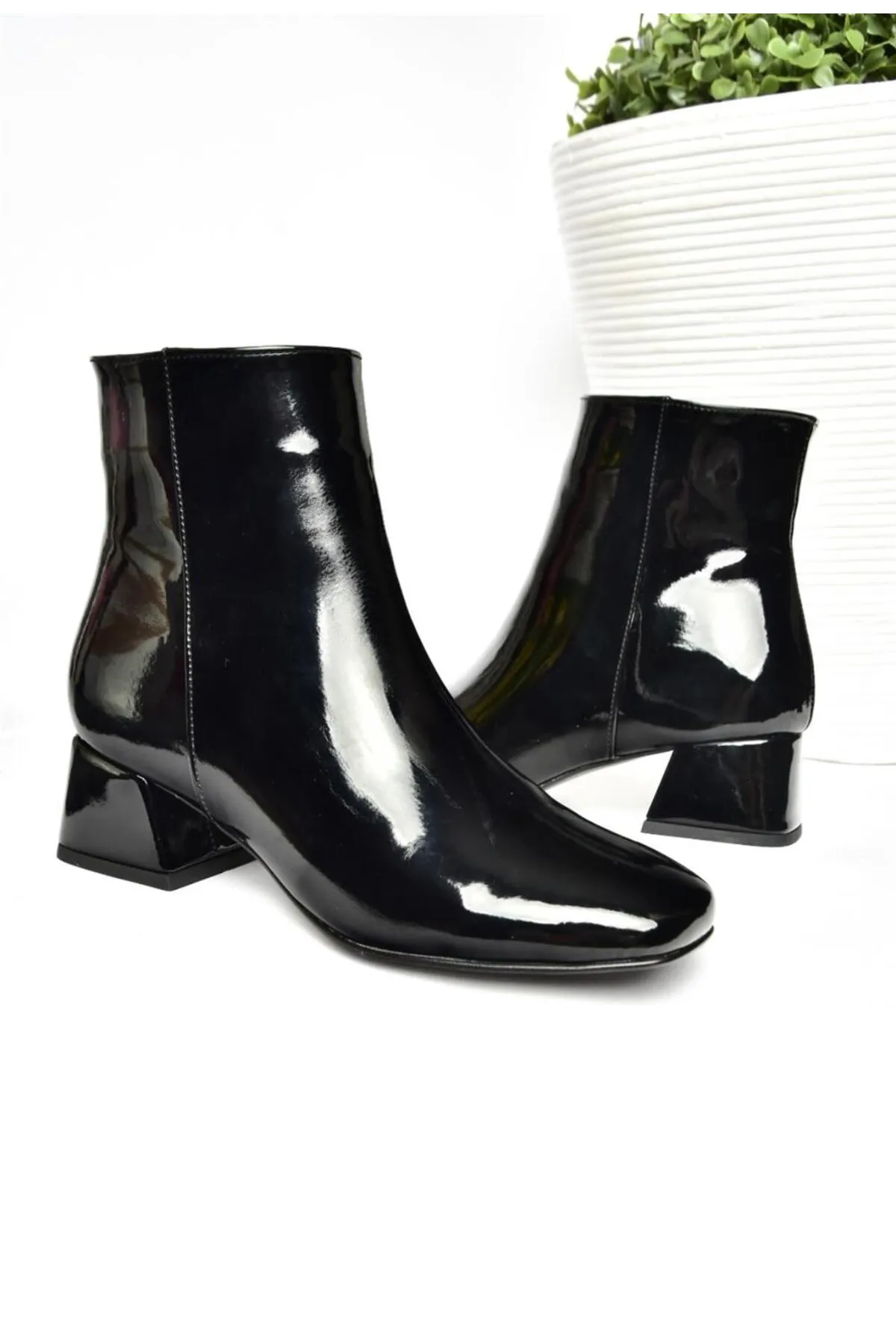 Fox Shoes  R654012408 Damenstiefel aus schwarzem Lackleder mit dickem Absatz