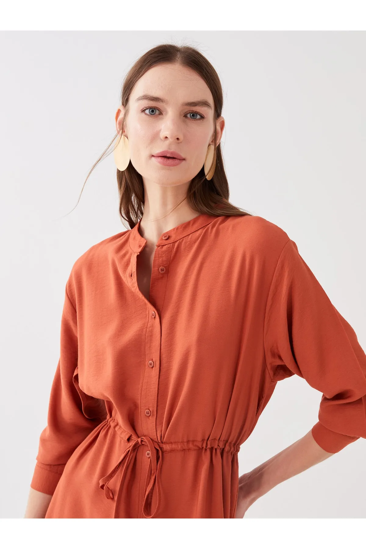 LC Waikiki  Prächtiges, gerades, langärmliges Damenkleid mit Kragen