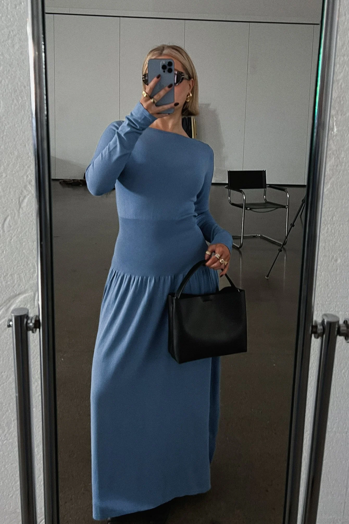 Strick-Maxikleid mit Taillendetail