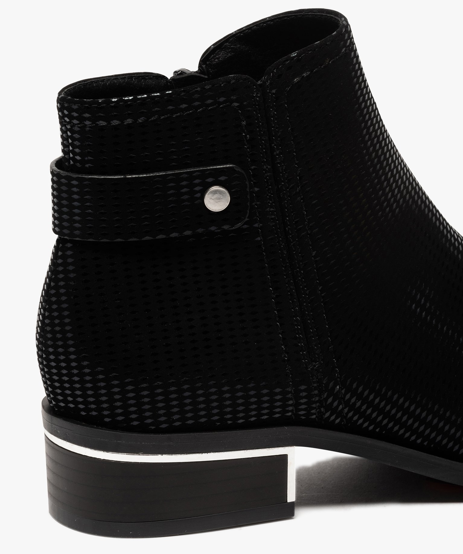 Boots femme unies dessus en suédine à motifs vernis noir | GEMO