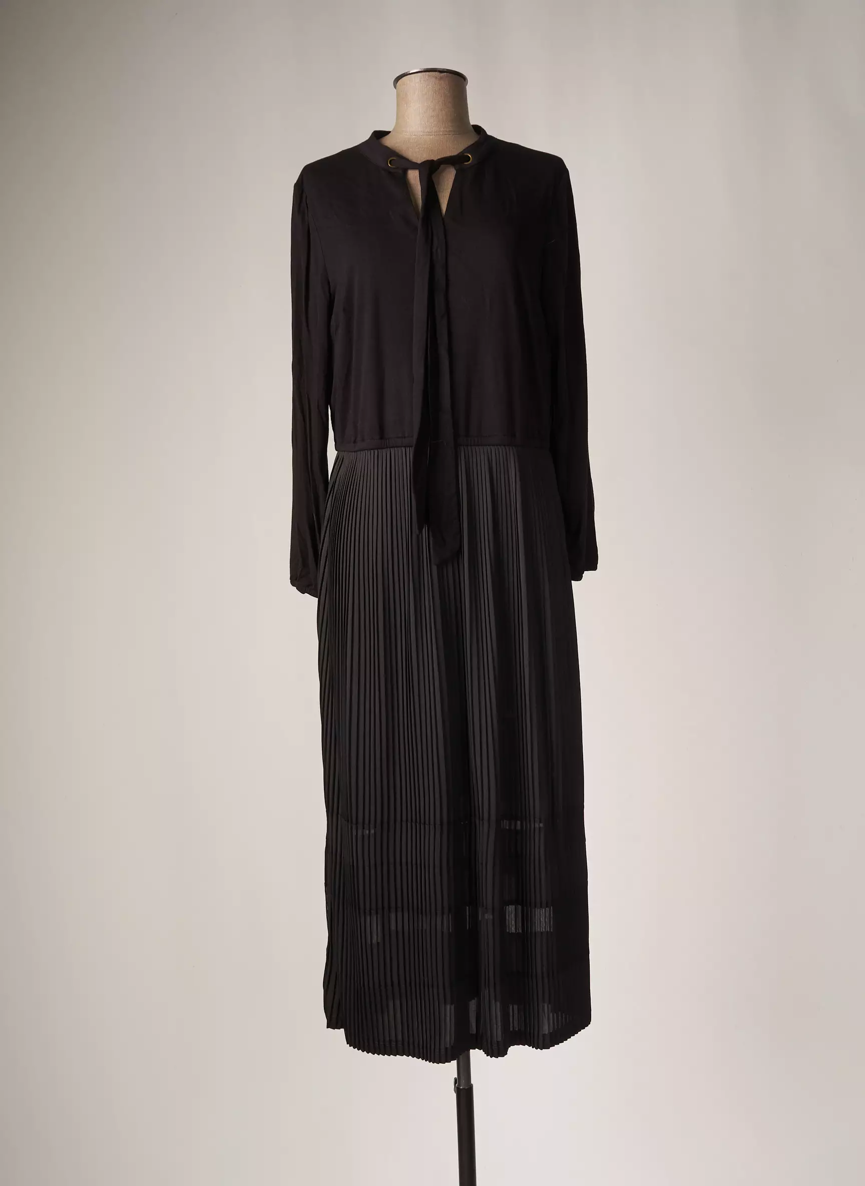 K Design Robes Longues Femme couleur noir