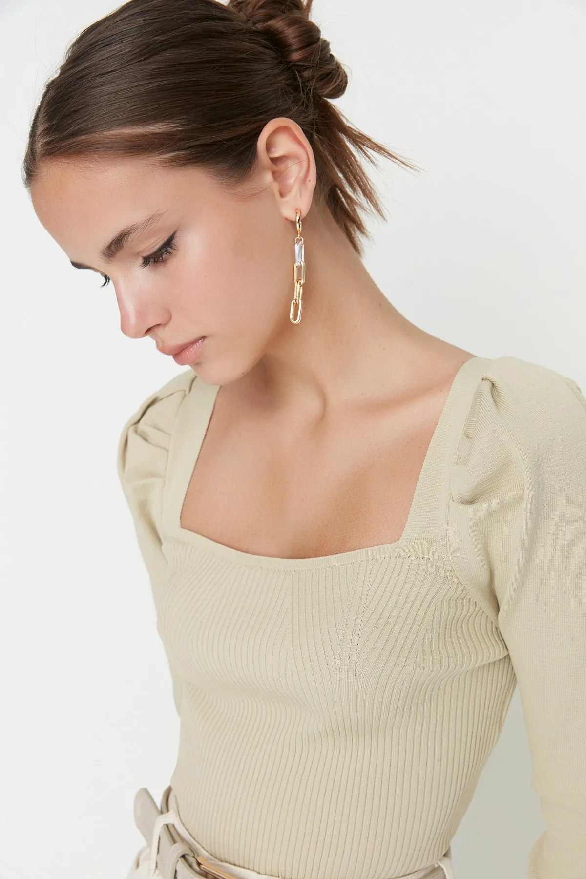Trendyol Collection  Strickpullover mit steinfarbenen Ärmeln und Detail TWOAW23KZ00890
