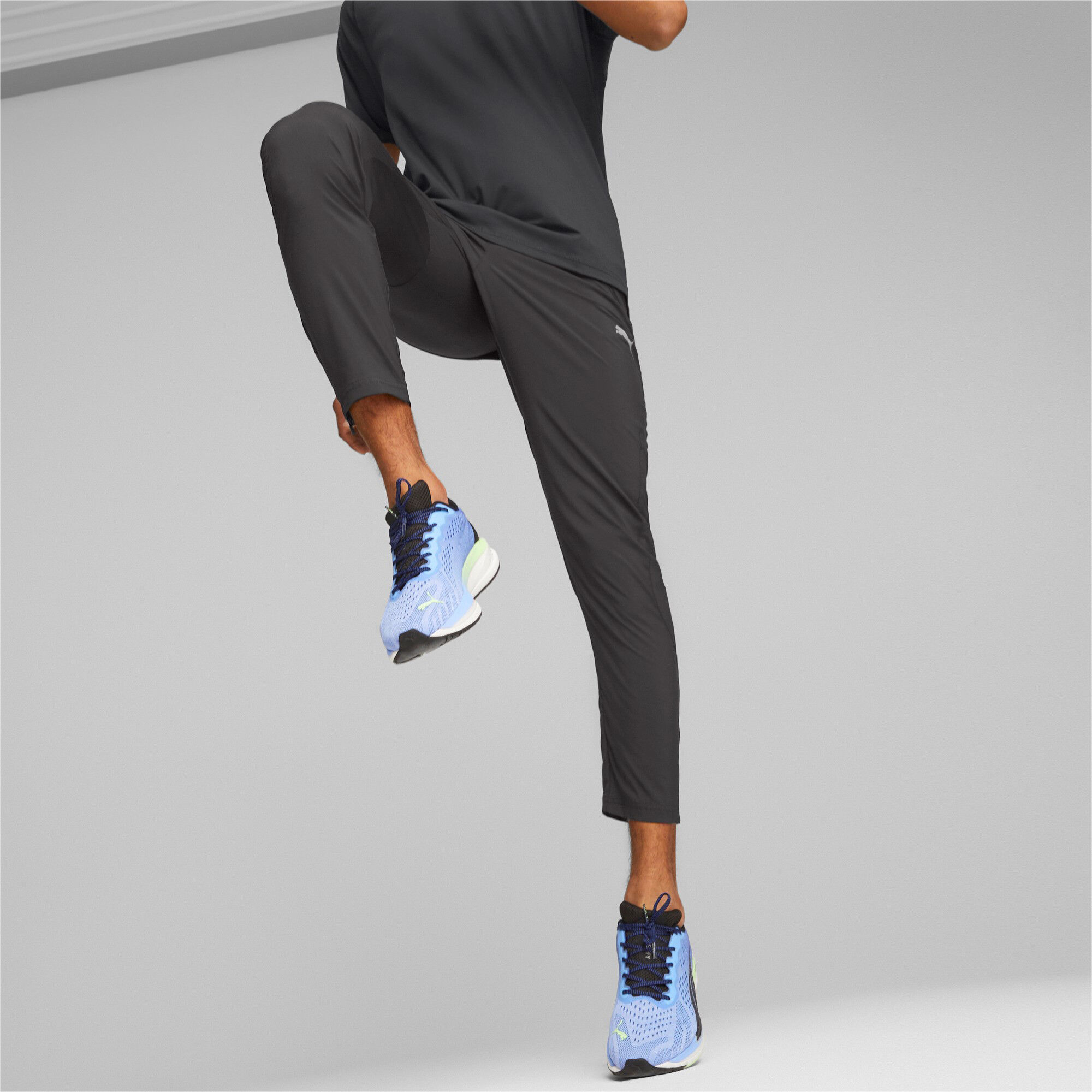 Run Tapered Woven Laufhose Herren - Schwarz