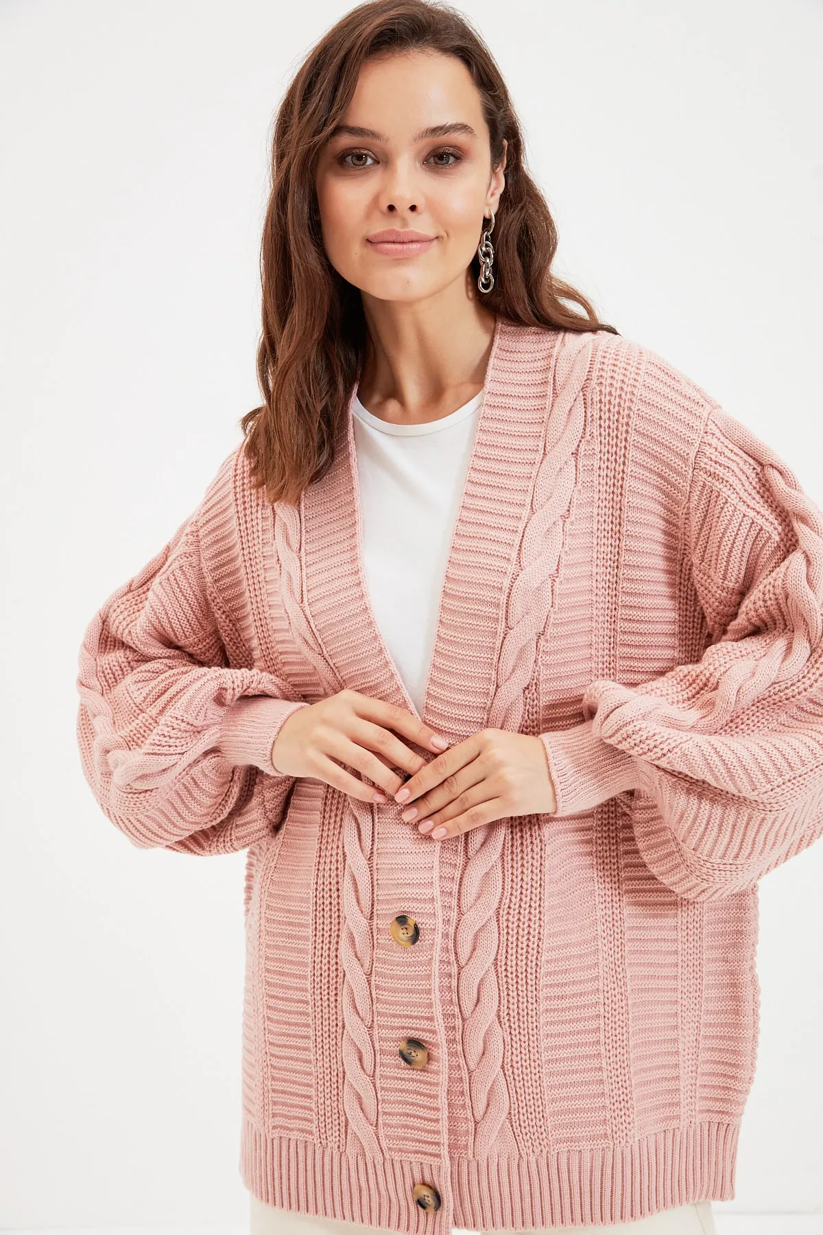 Trendyol Modest  Puderfarbener, geflochtener, locker geschnittener Strick-Cardigan TCTAW22TH0002