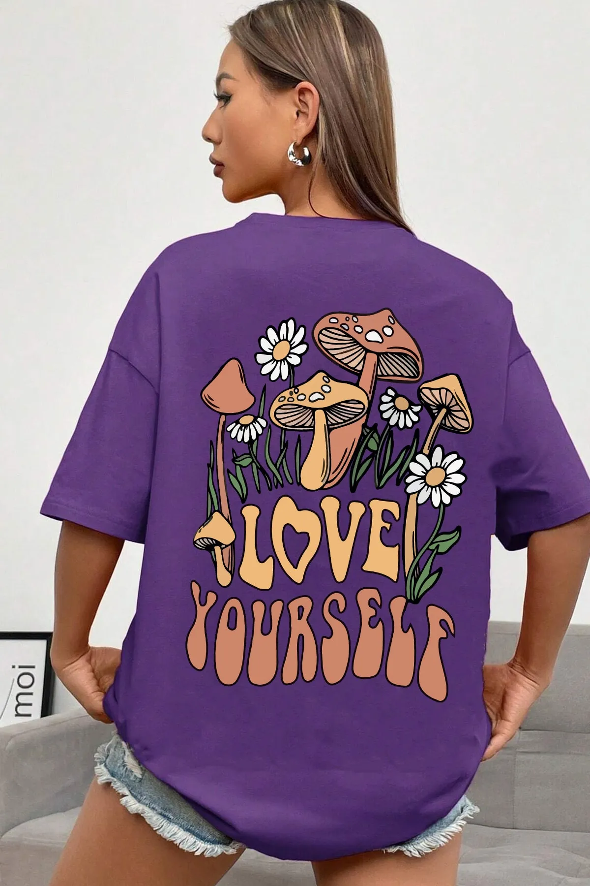 uyguntarz  Unisex-T-Shirt mit „Love Yourself“-Aufdruck