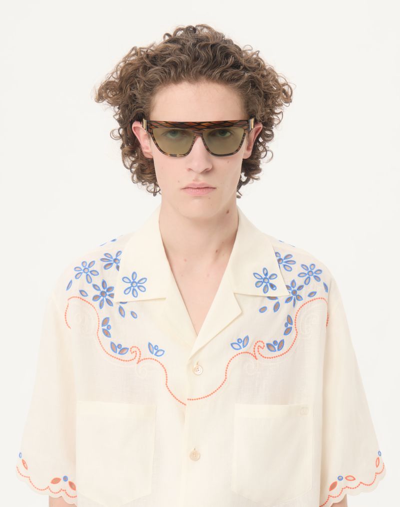 Camisa de boliche Valentino St. Gallen em linho com bordado do logotipo V.