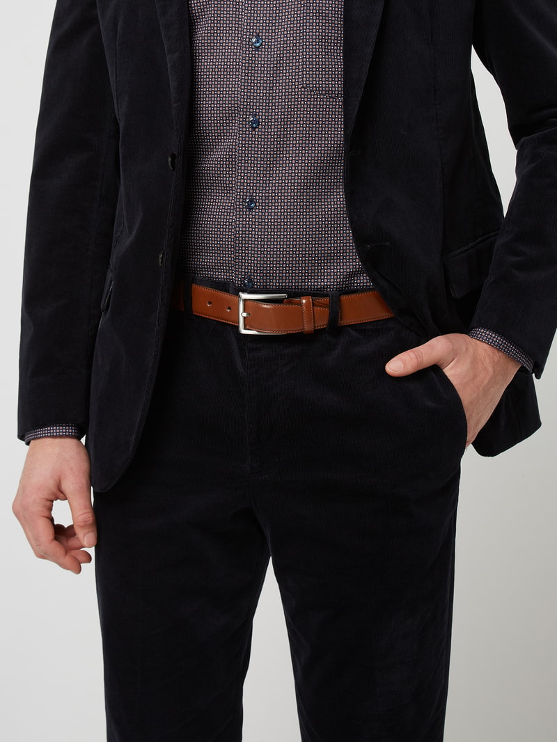 Gürtel aus Leder in mittelbraun