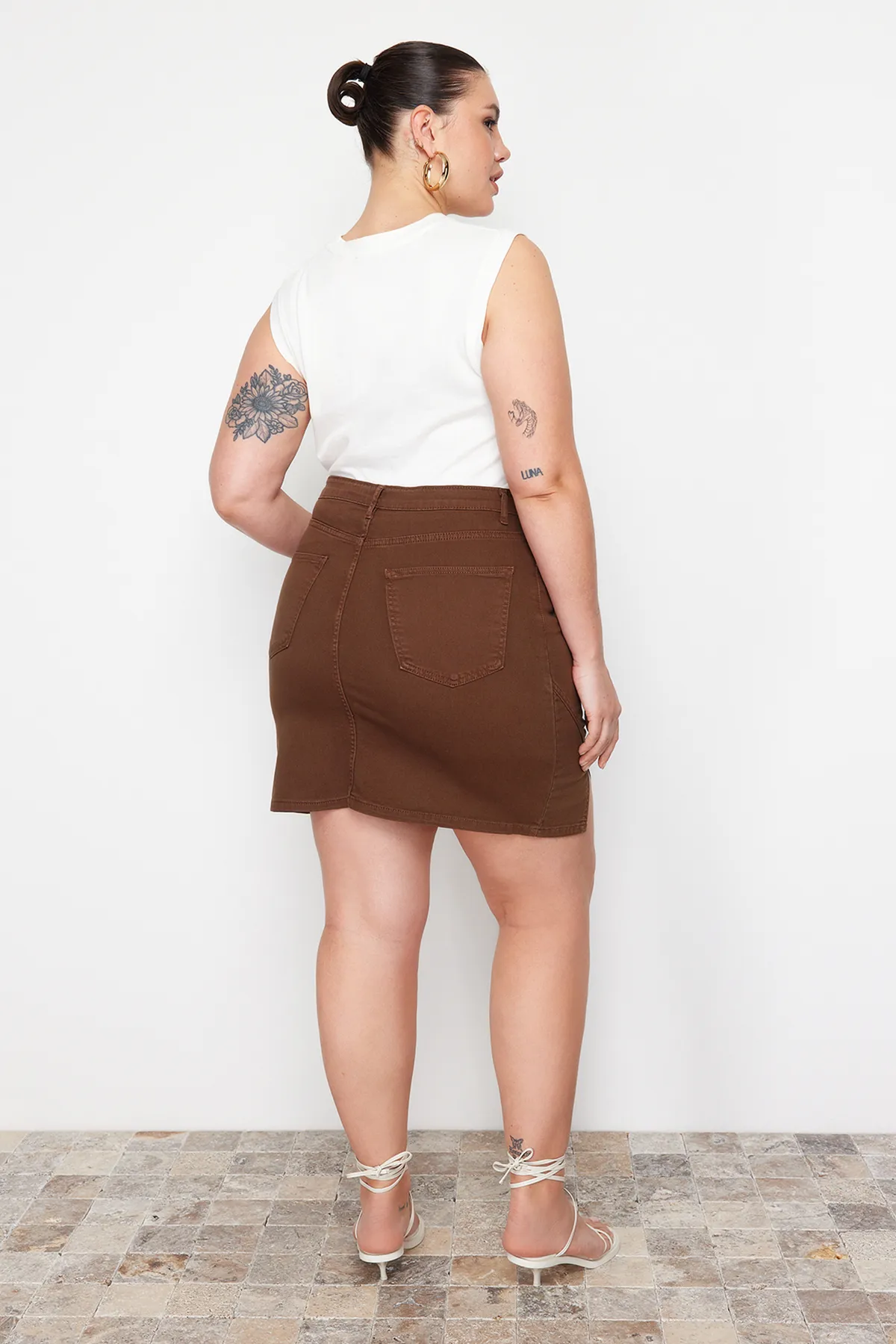 Trendyol Curve  Brauner Jeansrock in A-Linie TBBAW24AZ00031