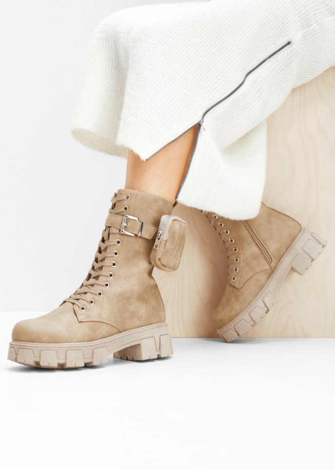 Schnürstiefel