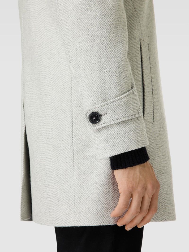 Mantel mit seitlichen Eingrifftaschen in silber