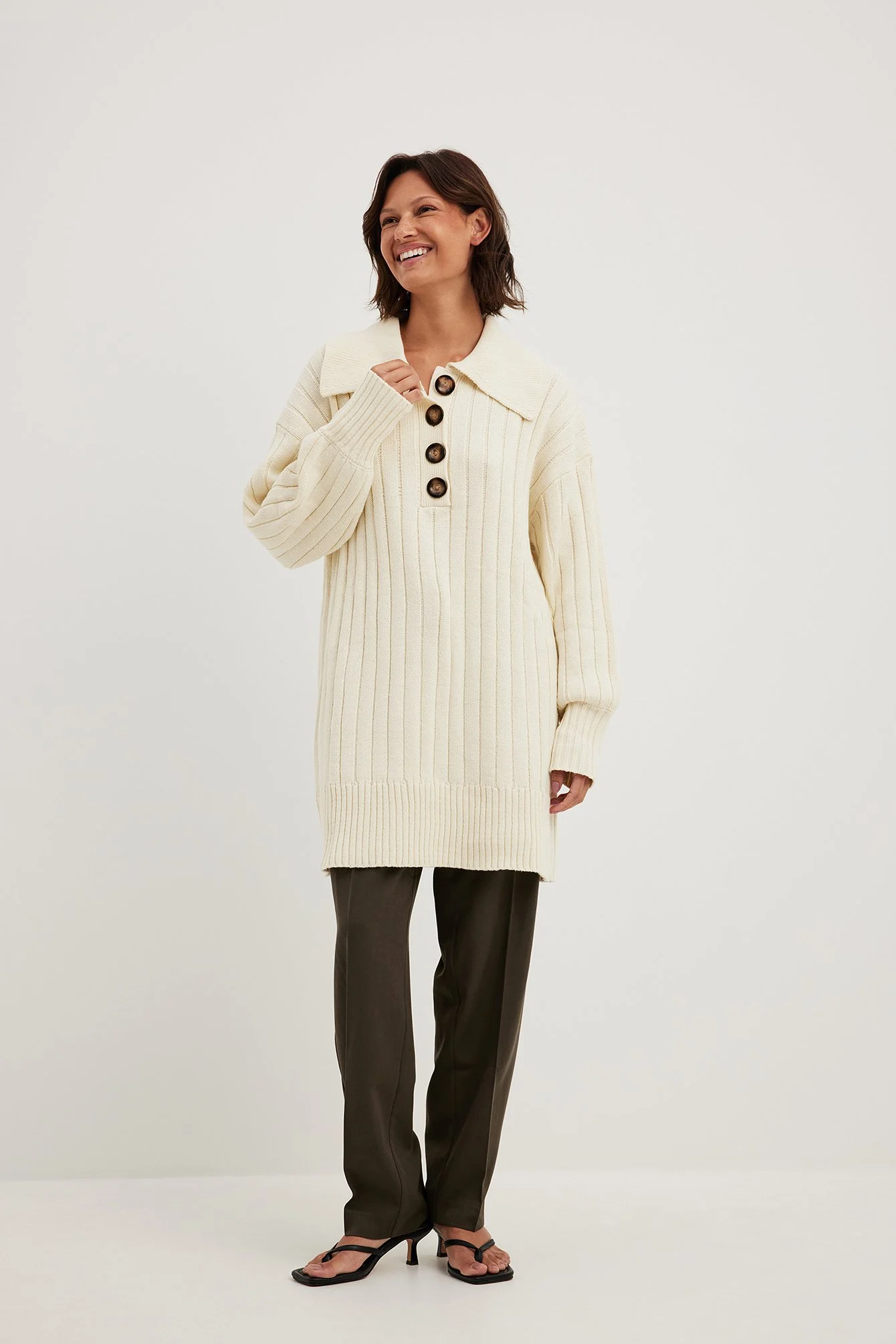 Oversized Strickpullover mit Knopfdetail