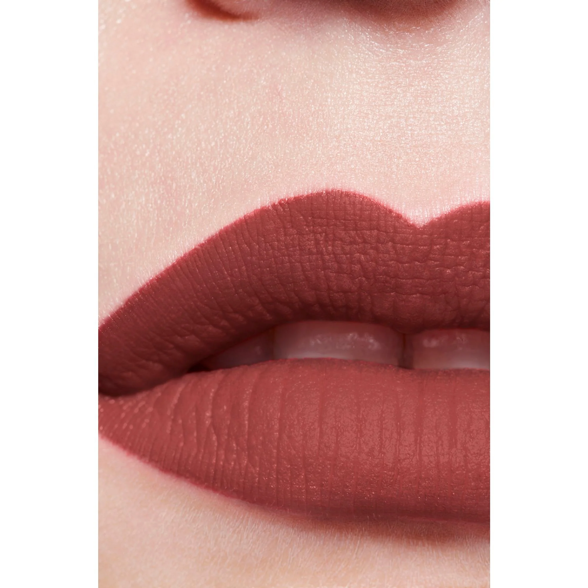 ROUGE ALLURE LIQUID VELVET – ULTRA DLHOTRVAJÚCI, INTENZÍVNY MATNÝ FLUIDNÝ RÚŽ